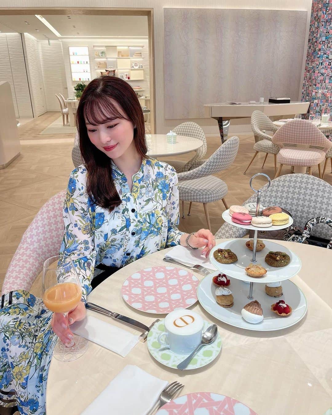 清里千聖のインスタグラム：「. 今日から7月🥹🩵 暑いけど頑張っていきましょ🤍 #7月 #cafedior」