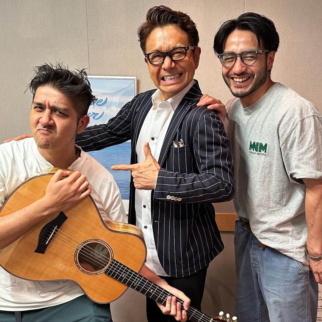 伊津野亮さんのインスタグラム写真 - (伊津野亮Instagram)「初顔合わせとは 思えない 化学反応な時間でしたよ！ MASSAN×BASHIRY with ryoizuno 近々にまた3人でやらかそうよ☠️ 混ぜるな⚠️危険な3人衆！？ エッジの効いたギター ベルベットな声で紡ぐラップ 唯一無二な2人と出会えて良かった！ 勝手に #icocoonファミリー  #伊津野亮 次は8月辺りに再会しましよ！」7月1日 9時17分 - ryoizuno