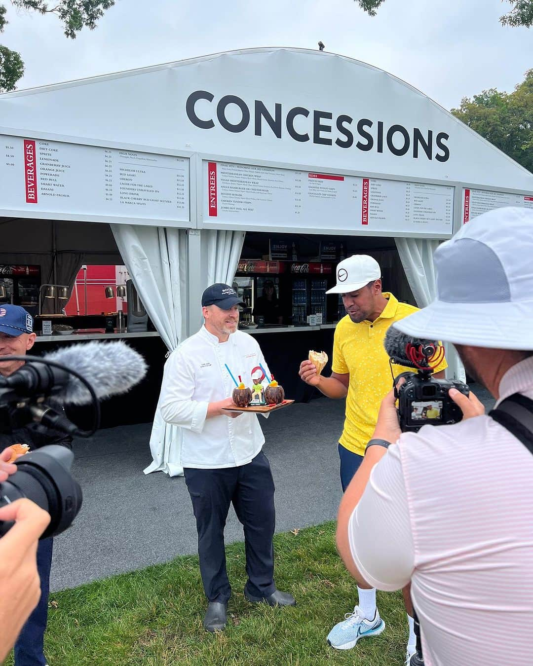 トニー・フィナウさんのインスタグラム写真 - (トニー・フィナウInstagram)「Not the title defense I had in mind but I was stoked to be back in the 313!  I was honored with my own bobblehead and a menu item the "Finau Fitu!"  So cool that Rocket Mortgage made a Champion feel so special 🙏🏾 Thanks for all the love Detroit! I'll be back.  Truly blessed to play the game I love. The journey continues 👊🏾」7月1日 9時27分 - tonyfinaugolf