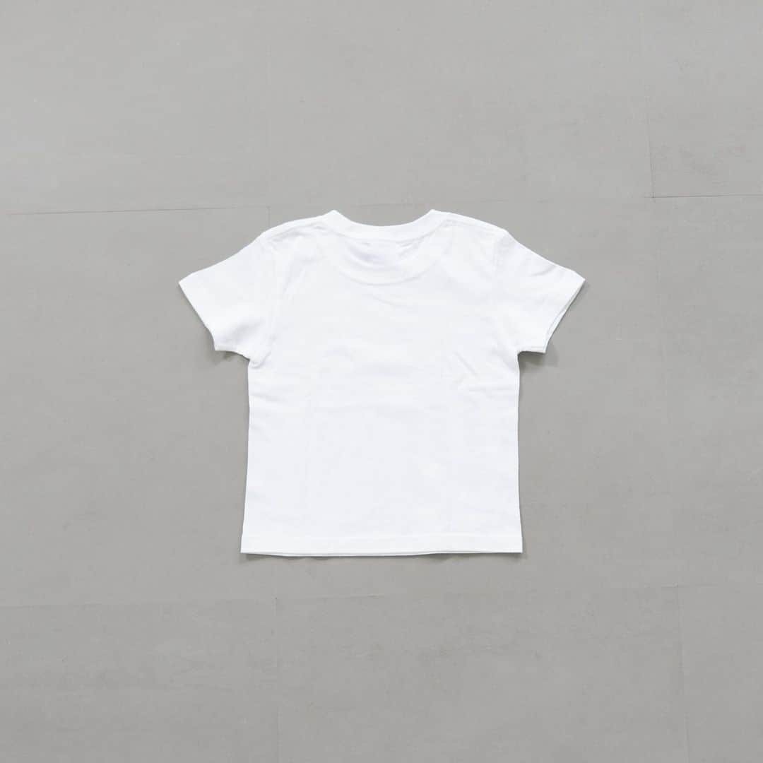 リサラーソンさんのインスタグラム写真 - (リサラーソンInstagram)「【マイキーのキッズTシャツ！】⁠ ⁠ ご要望の多かったキッズ用Tシャツがリリース！⁠ ⁠白Tに、マイキーとベイビーマイキーが堂々とお目見えしています。⁠ ⁠ 兄弟や姉妹で、⁠おそろいを着るのもかわいい！⁠ 今年の夏にたくさん着て欲しいTシャツです。⁠ ⁠ Tシャツ（マイキー・キッズ用）⁠ https://shop.tonkachi.co.jp/products/ll2148⁠ ⁠ Tシャツ（ベイビーマイキー・キッズ用）⁠ https://shop.tonkachi.co.jp/products/ll2149⁠ ⁠ ================⁠ ⁠ トンカチストアはプロフィールのリンクよりご覧いただけます。⁠ ⁠ →@lisalarsonjp⁠ ⁠ ================⁠ ⁠ #LisaLarson #リサラーソン #tonkachi #トンカチ #tonkachistore #トンカチストア #🔨#Sweden #スウェーデン #北欧 #北欧インテリア #北欧雑貨 #北欧ライフスタイル #ceramic #陶器 #陶芸家 #作家  #gift #ギフト #暮らしを楽しむ #暮らし #トンカチT #リサT」7月1日 10時00分 - lisalarsonjp