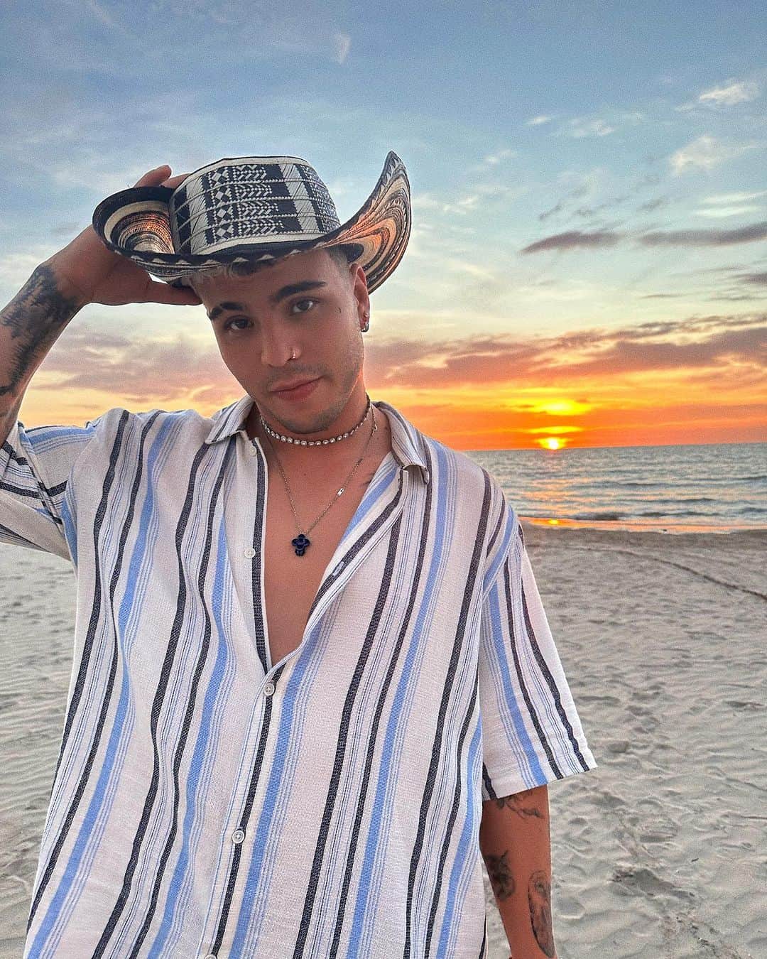 Sebastián Villalobosのインスタグラム：「DIOS BENDIGA CARTAGENA LA ROMÁNTICA❤️‍🔥❤️‍🔥❤️‍🔥🌅🌅✌🏼✌🏼🔪🔪🔪🔪👨🏻‍🍳👨🏻‍🍳👨🏻‍🍳👨🏻‍🍳👨🏻‍🍳 TE AMO COLOMBIA 🇨🇴🇨🇴🇨🇴」
