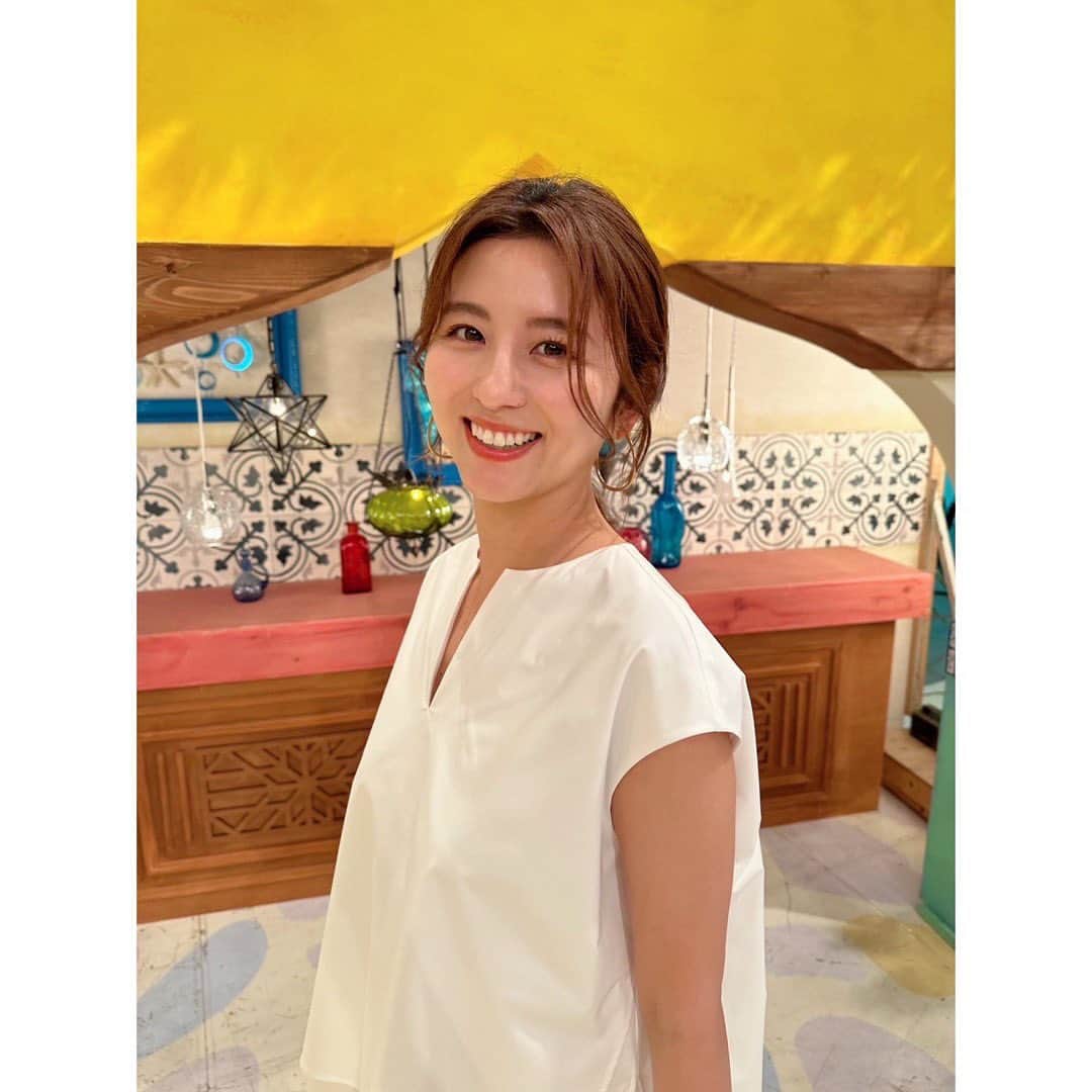 宇賀なつみのインスタグラム：「*  【土曜はナニする⁉︎】 今朝はうっかり、石田さんより白くなってしまいました‼︎ 失礼致しました。笑  今日から7月。 今年も半分終わりなんて信じられないけど、 下半期も毎日を大切に丁寧に、 頑張っていきましょう(^^)  #土曜はナニする #関西テレビ #フジテレビ #宇賀なつみ」