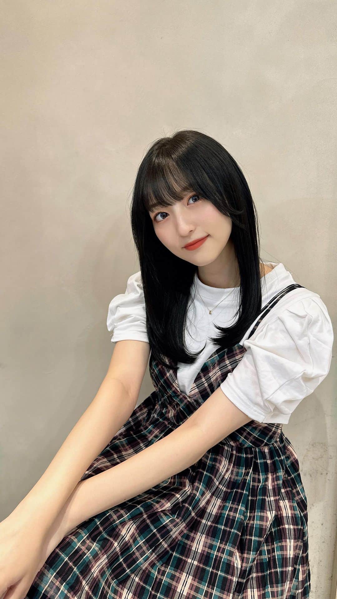 石井陽菜のインスタグラム：「7月もよろしくね☻  髪染めました〜 いつもありがとうございます🍃  オリーブベージュです♪  #オリーブベージュ #ヘアカラー　#美容院 #縮毛矯正」