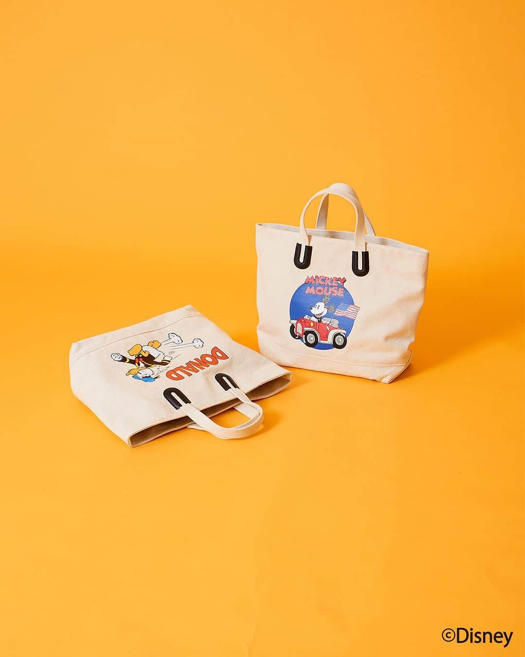 JOURNAL STANDARDさんのインスタグラム写真 - (JOURNAL STANDARDInstagram)「人気のBAGブランド NOMADISより DISNEY スペシャルコレクションのアイテムが登場。  NOMADIS でも定番のモデル Arles にそれぞれミッキーマウス、ドナルドをプリントしたスペシャルアイテムは持つだけで気分の上がるデザイン。 ゆったりと着用できるサイズ感のTシャツは、一枚でももちろん、シャツやジャケットなどのインに着ても映えるスペシャルな仕上がりです。  ナチュラルなカラーをベースにしているので、ユニセックスでも使っていただけるカジュアルなアイテムです。  ——————————  ■DISNEY / NOMADIS＊for JOURNAL STANDARD 別注Tシャツ ¥13,200 no.23070410008010  ■DISNEY / NOMADIS＊for JOURNAL STANDARD Arles XL：別注トートバッグ ¥20,900 no.23092410010810  ●お届け予定：7月中旬 ●限定数量に達し次第、締め切りとなります  ——————————  @onkanaa @baycrews  ——————————  #2023_07_newarrival#baycrews #baycrewsstore #journalstandardladies #journalstandard #2023spring #spring #ジャーナルスタンダード #レディースファッション #ベイクルーズ #大人コーデ #夏コーデ #夏物 #夏服 #大人コーデ#30代コーデ#40代コーデ#ディズニー#ディズニーファッション#ミッキー#ドナルド#ミッキーアイテム#ドナルドアイテム」7月1日 10時47分 - journalstandard.jp