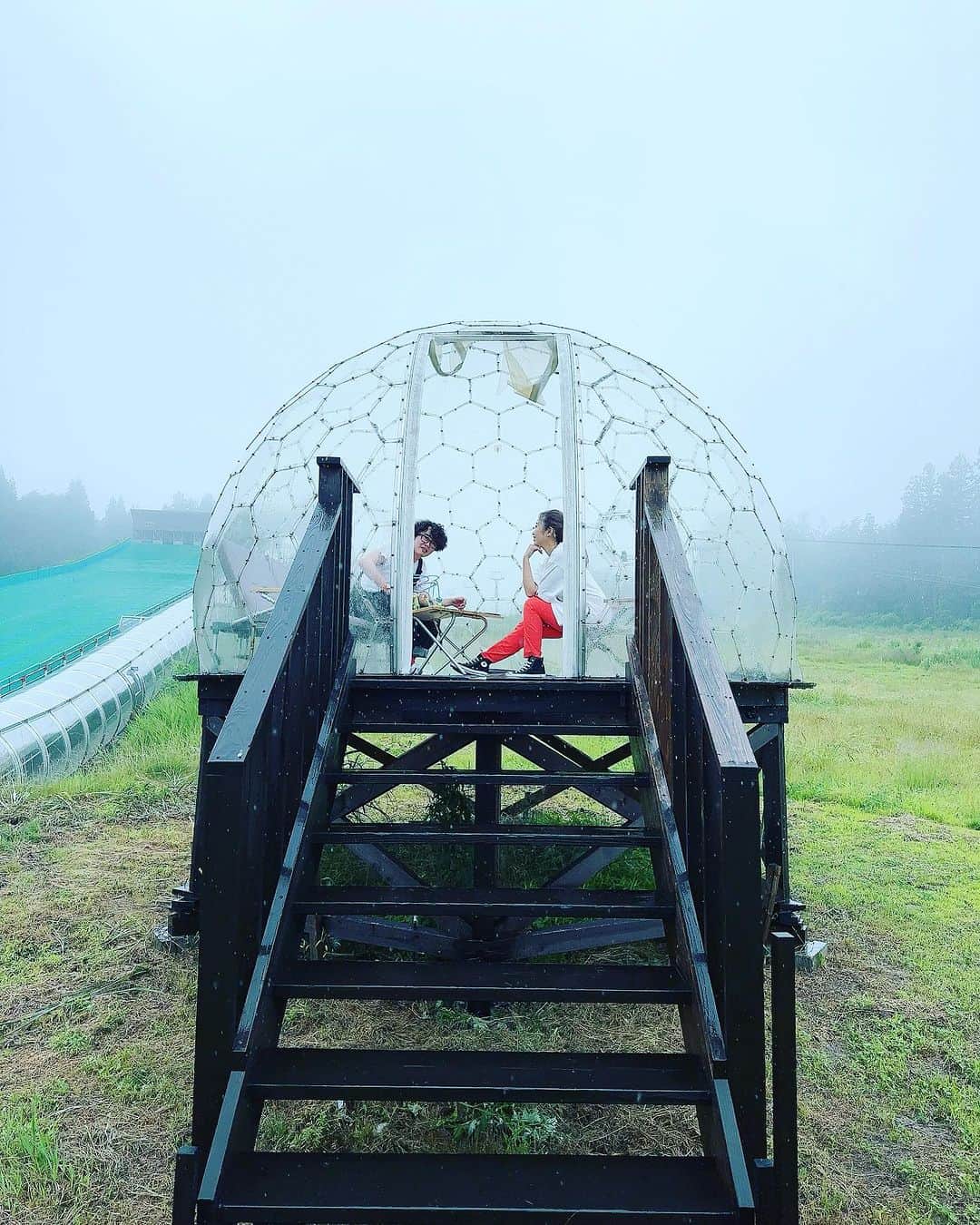 上村知世さんのインスタグラム写真 - (上村知世Instagram)「夏もいーじゃん✨ 雨だけどそれはそれでありありのありw  今日は12時からお出かけ生放送📻  @lottearairesort   #fm775  #サタナビ #ニイタビ」7月1日 10時53分 - tomose0207