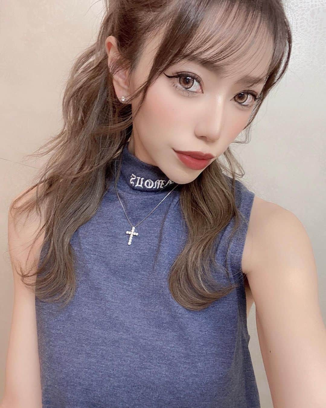 あゆかのインスタグラム：「やっと着れる気温❤︎ @world_wide_famous  かわいいいいいい❤︎ 首のワンポイントが かわいいよねえっ🥰 夏服もたくさんあるから みんなチェック☑️💙  .  .  #千葉キャバクラ#千葉富士見キャバ嬢#千葉富士見町キャバ嬢#千葉富士見キャバクラ#arドレス#ジュエルズドレス#千葉#ファッション好きな人と繋がりたい#ヘアメイク#お家スタイル#息してる？#followｍe4 #follow4like#followtrain  #팔로우 #팔로미 #맞팔 #맞팔100 #선팔 #친구해요  .  .」