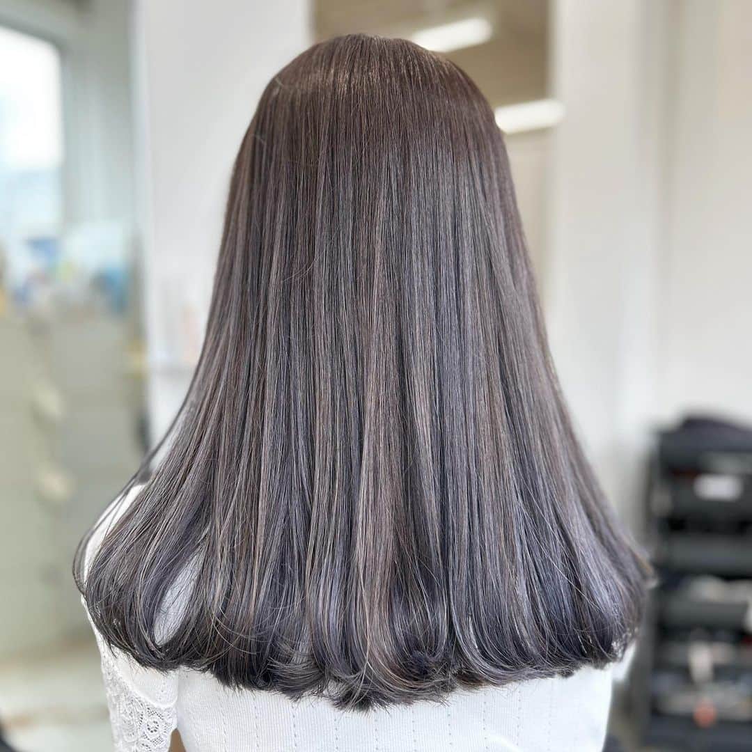 中西結梨花のインスタグラム：「透けるブルーグレー🩶 2枚めbeforeも可愛い  #nakanishi_color」