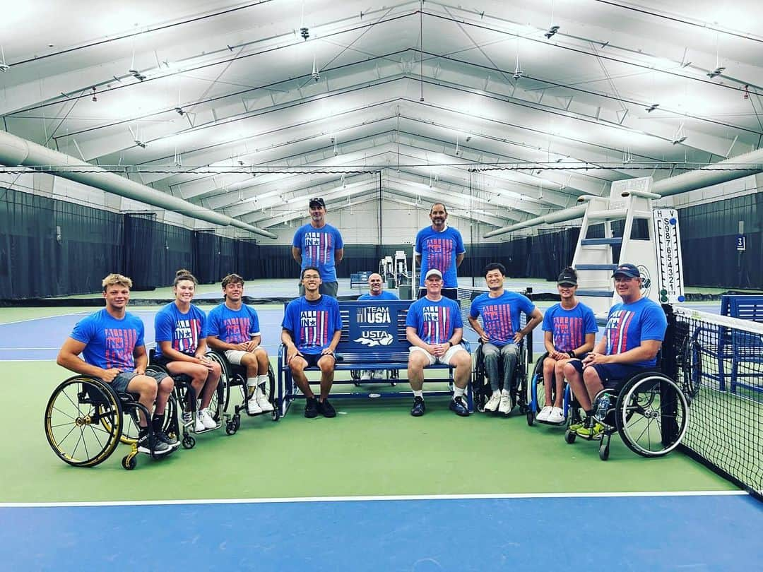 国枝慎吾のインスタグラム：「USTA Wheelchair Tennis Jr Camp It was so good experience for me to join as guest coach☺️ So hot here around 35degree, I got a suntan well again! Thank you to all talented Jr players and coaches👍 フロリダ州オーランドで全米テニス協会のジュニア合宿にゲストコーチとして参加。毎日35度超えのなかなかの暑さに、引退して白くなった肌もこんがり焼けてきました（笑）この一週間で昨年話した英語量を超えた気がします😅とても良い経験でした、皆様に感謝👍 #tennis #camp #jr #wheelchairtennis #coaching」