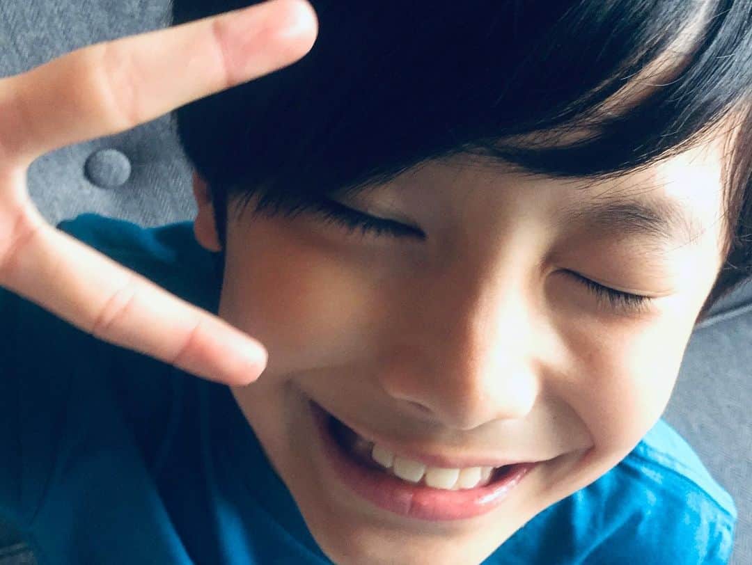のインスタグラム：「子供時代  #生き方で変えられる運命もある #未来を見据える前に今の自分を見直せ」