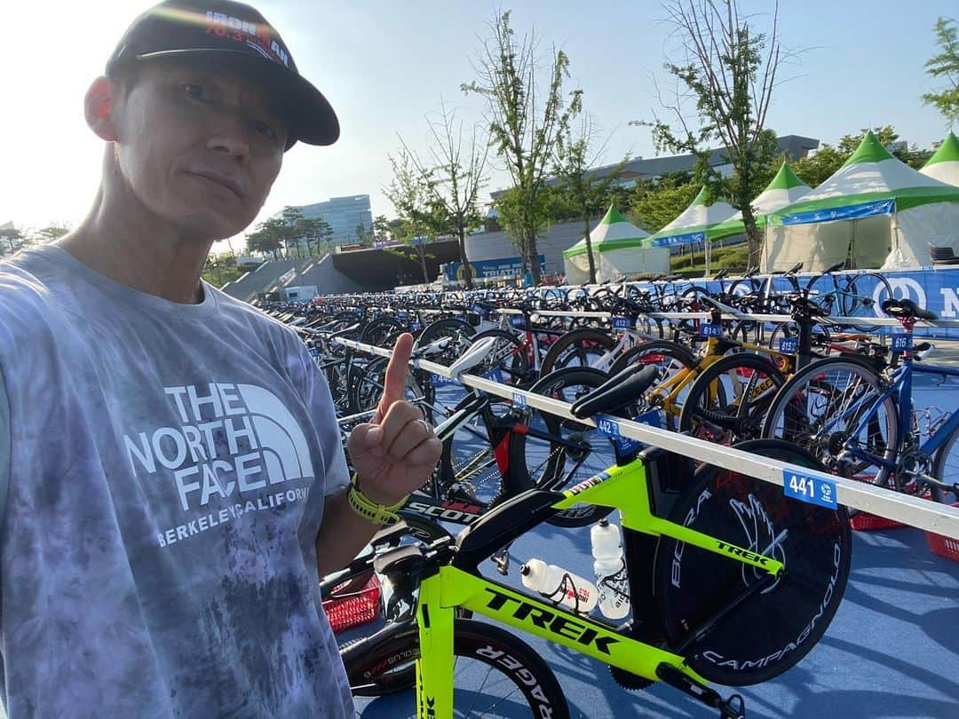 ジヌションさんのインスタグラム写真 - (ジヌションInstagram)「🏊🏻‍♂️🚴‍♂️🏃‍♂️ 2023 Asia Triathlon Cup Sejong 오늘운 공연으로 몸풀고 내일 대회 잘 달려보자!  @trekbicyclekorea  @garmin_korea  #TREK #트랙 #마돈 #GARMIN #가민 #앳지840 #포러너965  #세종철인3종대회」7月1日 22時10分 - jinusean3000