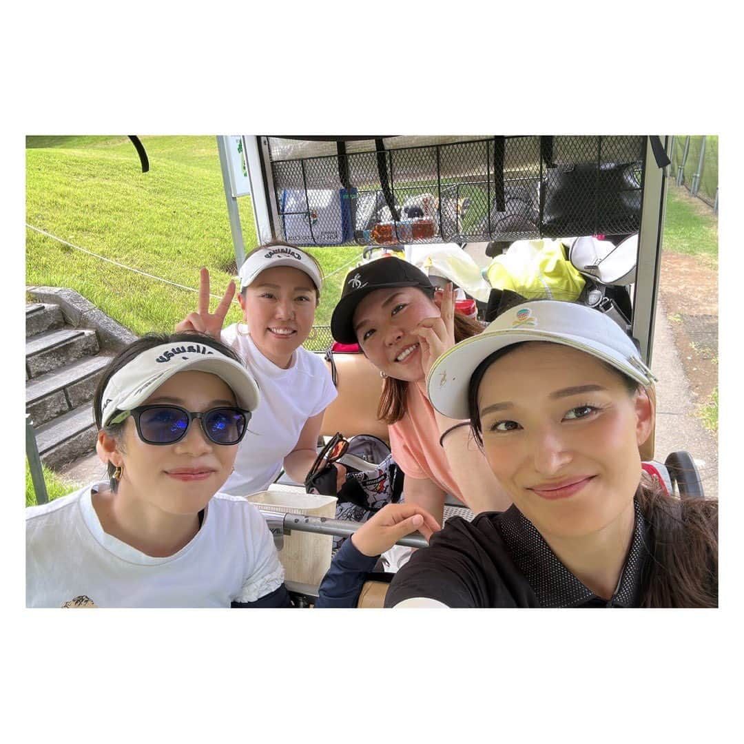 大江香織さんのインスタグラム写真 - (大江香織Instagram)「. レギュラーティーから楽々パーをとる女性アマたちとラウンド🔥 ⁡ 女性だけでゴルフ行くのは滅多にないから、和気あいあいで楽しかった💛 あまり無駄話せずにちゃんとゴルフしたね。笑 ⁡ 自分のゴルフは少しずつ良くなってる感触。 左の膝の高さを変えないように、意識したらいい感じ。 いつまで保つことやら🤪 ⁡ ⁡ #ゴルフ女子 #女子プロゴルファー」7月1日 20時41分 - _kaori.ohe_