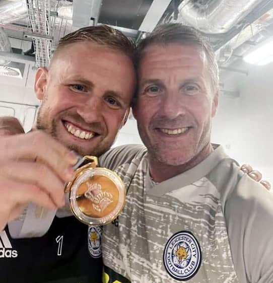 カスパー・シュマイケルのインスタグラム：「I can’t thank Mike enough for what he’s done for me & my career. Both on and off the field he was always there for me. He’s been a huge part of all that was right about Leicester. See you soon.」
