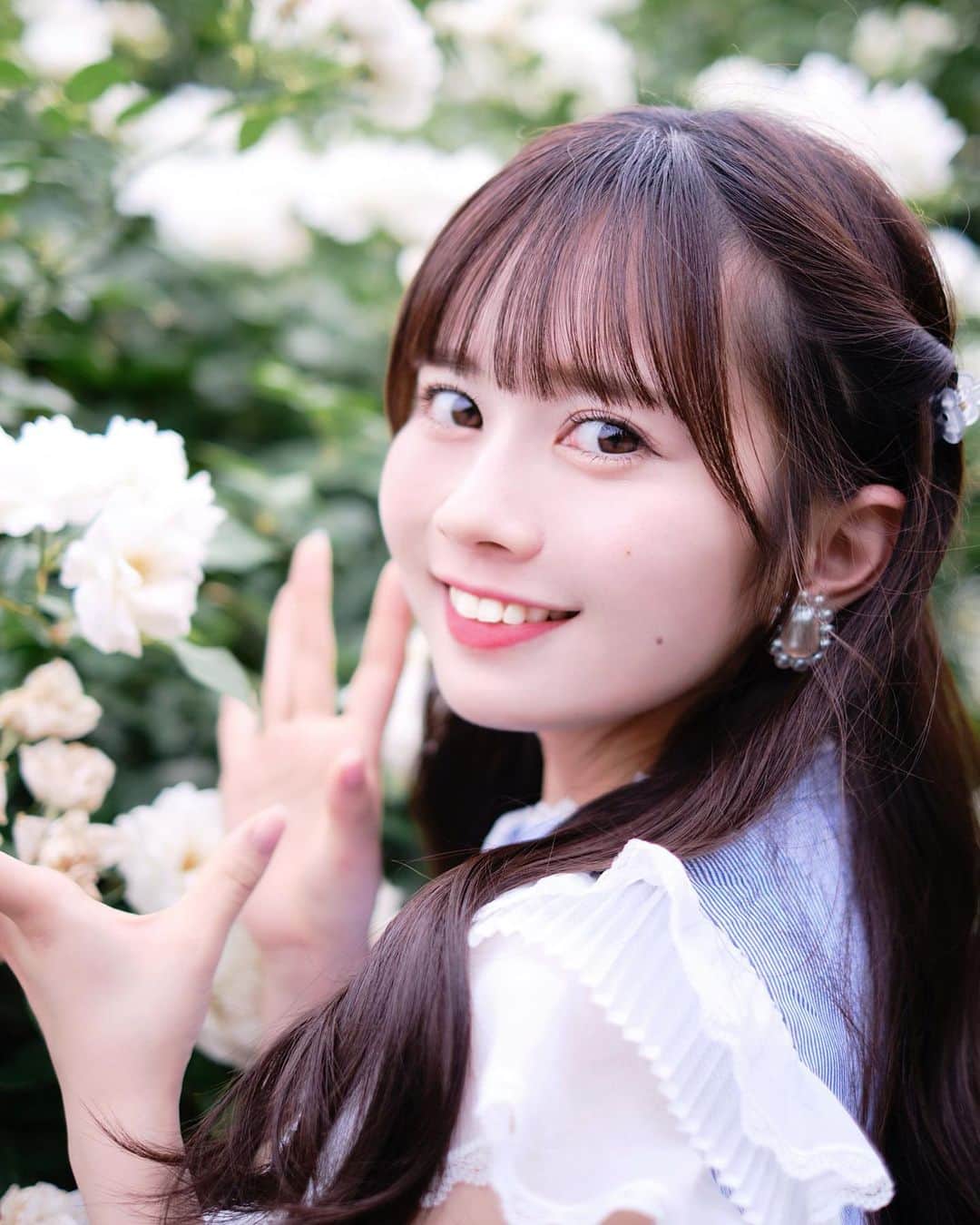 近藤沙瑛子のインスタグラム：「改めまして本日、お誕生日を迎えました🌸 インスタで言ってなかった🙇‍♂️🙇‍♂️  アイドルという素敵なお仕事に出会えたこと、大好きな人達に出会えたこと、宝物みたいな毎日を楽しく過ごせています！  今年も楽しいこと皆と沢山出来ますように🫧いつもありがとう⸜🐶⸝‍  はるちゃん( @photo_hrk0215 ) 今年も写真ありがとう📸☺️」
