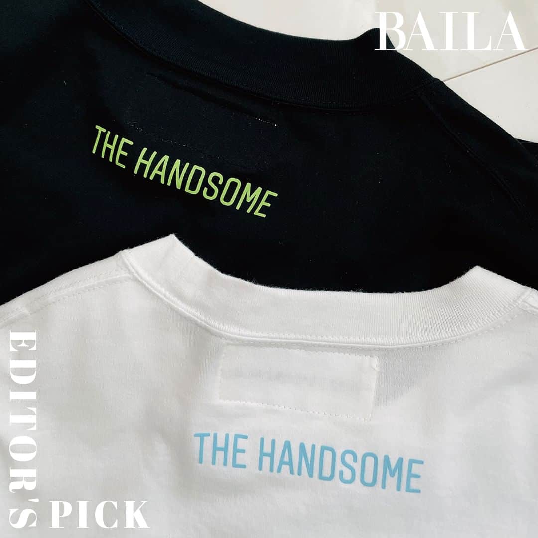 BAILAさんのインスタグラム写真 - (BAILAInstagram)「大人にちょうどいい、理想のロゴTに出会いました！👕  バックに涼しげカラーで「THE HANDSOME」とブランドロゴが入ったこちらのTシャツ。さりげないけれどちょっぴり主張のあるデザインは、まさに後ろ姿“ハンサム“になれる逸品。  ちなみに、白のフロントロゴはこんな感じ（写真2枚目）。胸もとに、これまたさりげなく入ったロゴが今の気分にピッタリ。無地Tだとなんとなく物足りない、でもフロントにドーンと入ったロゴは少しカジュアルすぎるかな？という時に活躍してくれます。  同デザインで半袖と長袖が選べるのも嬉しいポイント。二の腕をあまり出したくない大人としては、ロンTの袖を捲ってニュアンスを出す（という大義名分！）ことにしています。引き締まって見える黒は半袖を選び、2枚買いしちゃいました！　こちらのブランドは、スタイリスト小川ゆう子さんが手がけているおしゃれプロ御用達のECブランド。大人っぽく見せたいカジュアルアイテムを探したい時、ぜひのぞいてみてください💙  #Ｔシャツコーデ #30代Tシャツ #ロゴT #白Tシャツ #黒Tシャツ #バイラエディターズピック #編集たま子 #baila #BAILA #baila_magazine」7月1日 21時00分 - baila_magazine