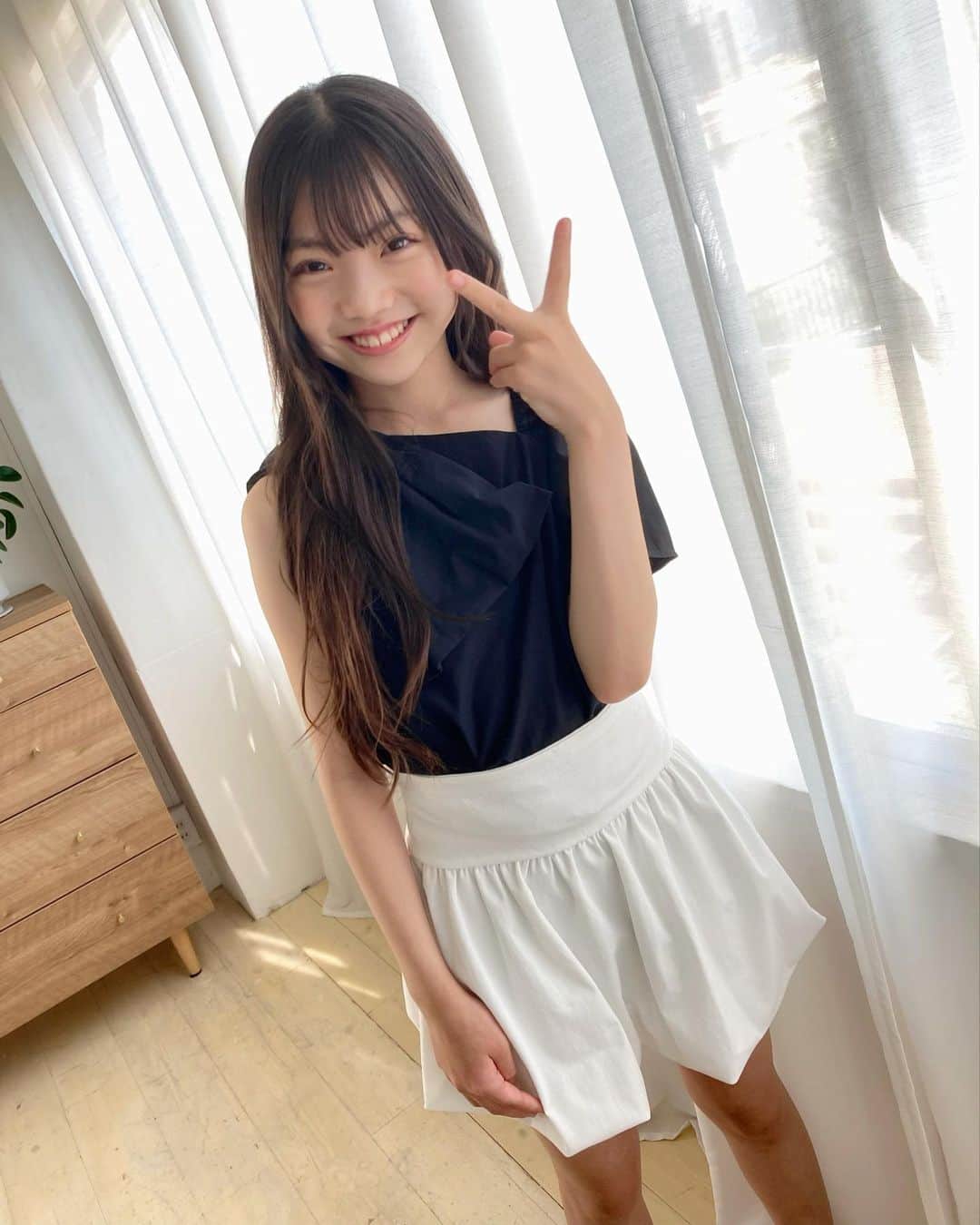 のインスタグラム：「♪。.:＊・゜♪。.:＊・🤍🤍 7月♪♪  今日は嬉しいことがあったよ🫶🏻 ͗ ͗ ͗‬ ͗ ‬💗  7月からも 楽しく過ごせますように♡♡  ❤︎𝐇𝐚𝐩𝐩𝐲❤︎  #小学生女子#女の子コーデ#kidsfashion#happy」