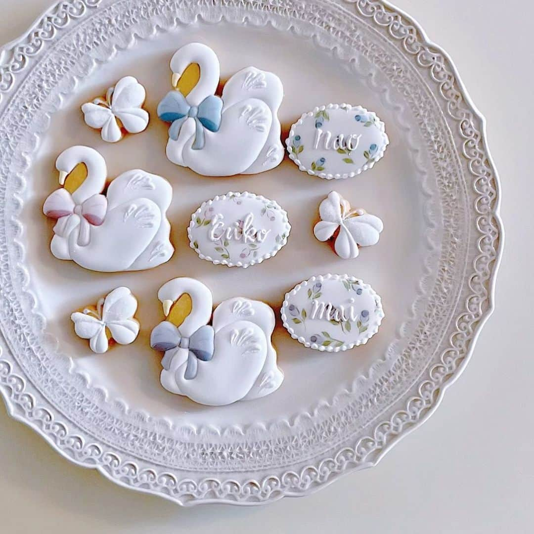 kaori sugiyamaさんのインスタグラム写真 - (kaori sugiyamaInstagram)「* * 🦢🦢🦢 * 久しぶりのアイシングクッキー作り🍪 * ご無沙汰していたお友だちへ♡ * #アイシングクッキー #アイシング #手作りクッキー #プレゼントクッキー #スワンクッキー」7月1日 21時12分 - kaoriiin12