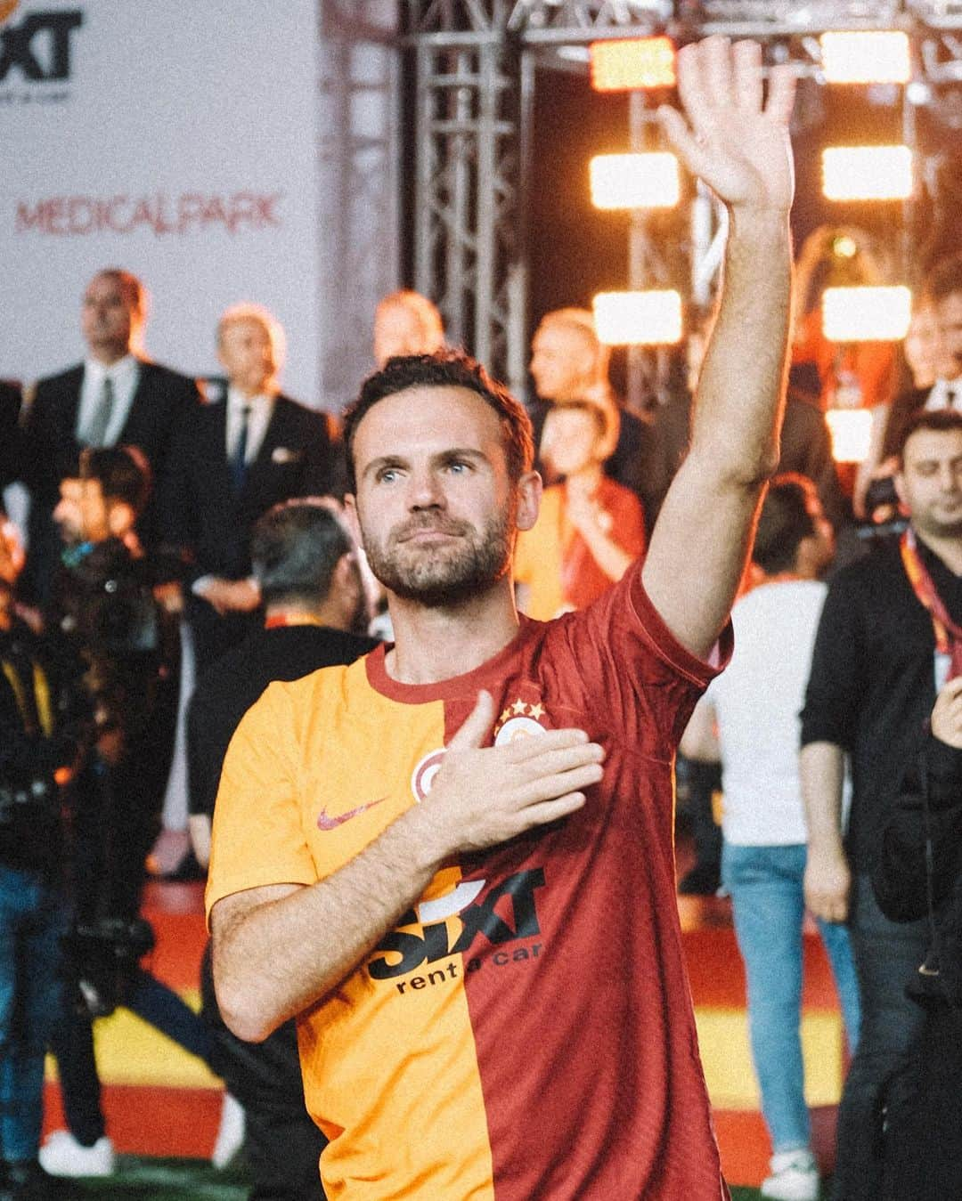 フアン・マタさんのインスタグラム写真 - (フアン・マタInstagram)「I am not sad because it ended, I am happy because it happened. 💛❤️🦁🏆🥇  To you, Cim Bom fans:   I am so proud to be part of this family forever. The atmosphere that you create in our stadium and our away games is second to none, I can tell you that. It ALWAYS feels like we play at home. You are without a doubt one of the best fans in the world. Thanks, from the bottom of my heart, for the love you’ve given me and my family everywhere: in the streets, in the stadium, in the training ground… You are unique and essential for the club. I wish you all the happy moments that you deserve. I will never forget you!   To everyone at the club:   My Cim Bom family. You are the club. Together with our amazing fans, you make this organisation special. We are the best team in the country because of your dedication, professionalism and most importantly love and loyalty to the badge. Thank you very much to all of you that give your time to make this club better and try your best for us players. 🙌  I’ll see you all soon! President Mr. Dursun Özbek, thank you for giving me the opportunity to play for your amazing club. Special thanks to Erden Timur, your love for Galatasaray and your will to further develope this organisation is admirable. Your vision will bring the club forward. You are a good man, and that’s the most important thing for me.   To my teammates:  Thank you to each and everyone of you. I’ve been in many different dressing rooms, played with many players, but the camaraderie we had and the friends for life that I was able to make this season it’s something that I will never forget. It was special. I truly believe that the atmosphere that we created between us made us champions. We overcame the challenges as a team and we should be proud of it. We were able to work together selflessly with the same objective and that was key to our success. I will miss you! All the best to all of you, please bring the Champions League to Nef Stadium! 🙏 Thanks @mauroicardi for giving me the trophy I was missing, but you still owe me money from our free kick bets.  TEŞEKKUR EDERIM 🇹🇷. TEŞEKKUR EDERIM GALATASARAY AİLESİ. ŞAMPIYON CIMBOMBOM! I WILL ALWAYS BE ONE OF YOU! 🙏💛❤️」7月1日 21時17分 - juanmatagarcia