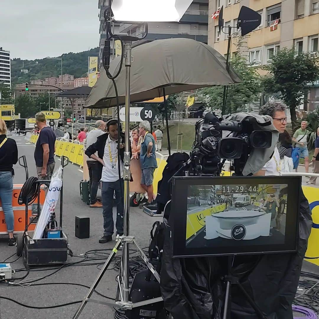 フローラン・ダバディーさんのインスタグラム写真 - (フローラン・ダバディーInstagram)「C'est parti 🚲 ツール開幕🇫🇷 #tourdefrance2023」7月1日 21時18分 - florent_dabadie