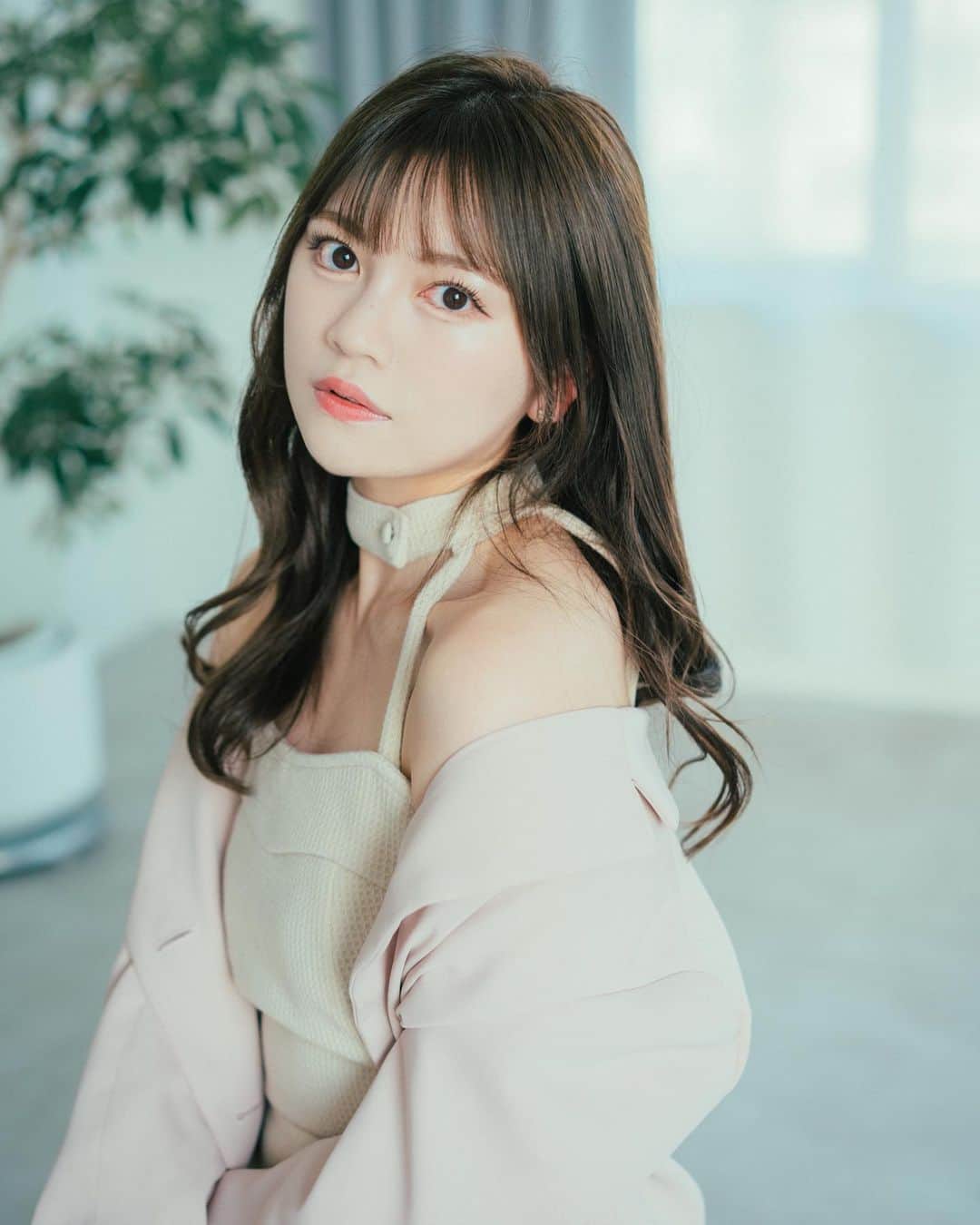 廣川奈々聖のインスタグラム：「7月☁️🫧🌻 ⁡ ⁡ いちばん好きな季節がやってきた……！ ⁡ 私と過ごして良かった〜って思ってもらえる夏にする！！！！🐰🤍 ⁡ ⁡ ⁡ ⁡ #作品撮り #ポートレート #被写体 #透明感 #透明感のある世界 #portrait #summervibes #summerphotography  photo by 📸 @shimom_camera」