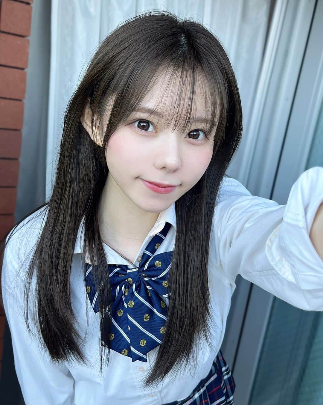のインスタグラム：「・ ・ シンプルなストレートヘアは好き？🩷🩷  今日から7月！！🎐 楽しい夏にしようね☀️ ・ ・ #大森莉緒 #おーりお #おりおんず #7月 #01 #制服 #ストレートヘア #偽jk #instagood #instapic #good #instalike #july #패션 #코디 #오늘의코디 #오늘의패션 #전신샷 #코디스타그램 #옷 #좋아요반사 #교복」