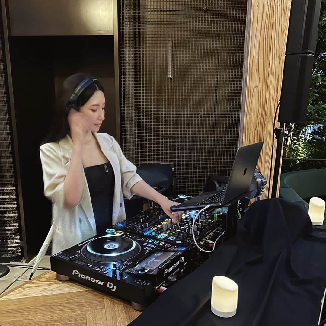 DJ LICCAのインスタグラム：「Hello July🌻 夏は好き？ ・ ・ ・ #dj #djlife #djlicca #music #hiphop #house #ukgarage #techhouse #japanesedj #japanesefemaledj  #femaledj #girlsdj #djane #asiandj #femaleproducer #instamusic #musicproducer #musicproduction #beatmaker #beatmaking #daw  #spotify #spotifyplaylist #euphoric #melancholic #atmospheremusic #downtempo #idm」