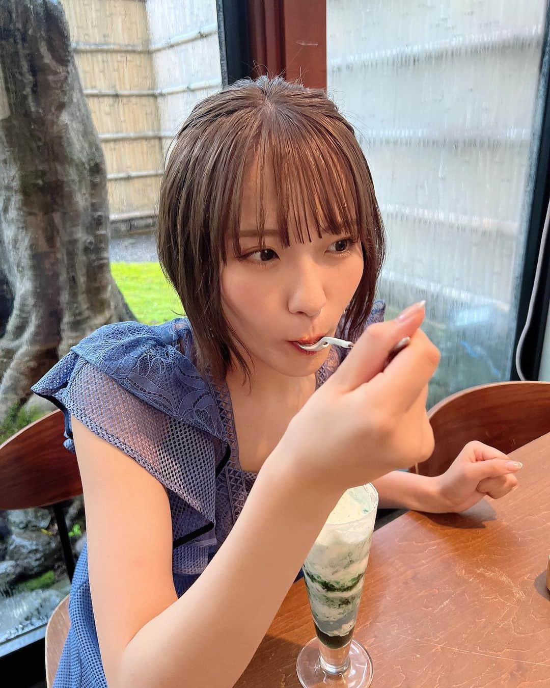 小嶋花梨のインスタグラム：「⁡ 今週は #せやねん！ロケにも行ってきました🍨 ⁡ 今回は高級パフェ巡り、、!! ⁡ ⁡ ・よーじやカフェ嵯峨野嵐山店 「50倍スースー！チョコミントパフェ」 ⁡ ・ホテルニューオータニ 「マスクメロンパフェ」 ⁡ ・All day dining Hikari 「桃太郎パフェ」 ⁡ 食べかけや間食後の写真しか撮れていませんが(；＿；)  ⁡ どのパフェも迫力と刺激が凄い、、!!! 自分へのご褒美に贅沢パフェ。 ぜひ1度食べてみてほしいです☺️🫧 ⁡ #スイーツ #パフェ #よーじやカフェ #チョコミントパフェ #ホテルニューオータニ #マスクメロンパフェ #桃太郎パフェ」