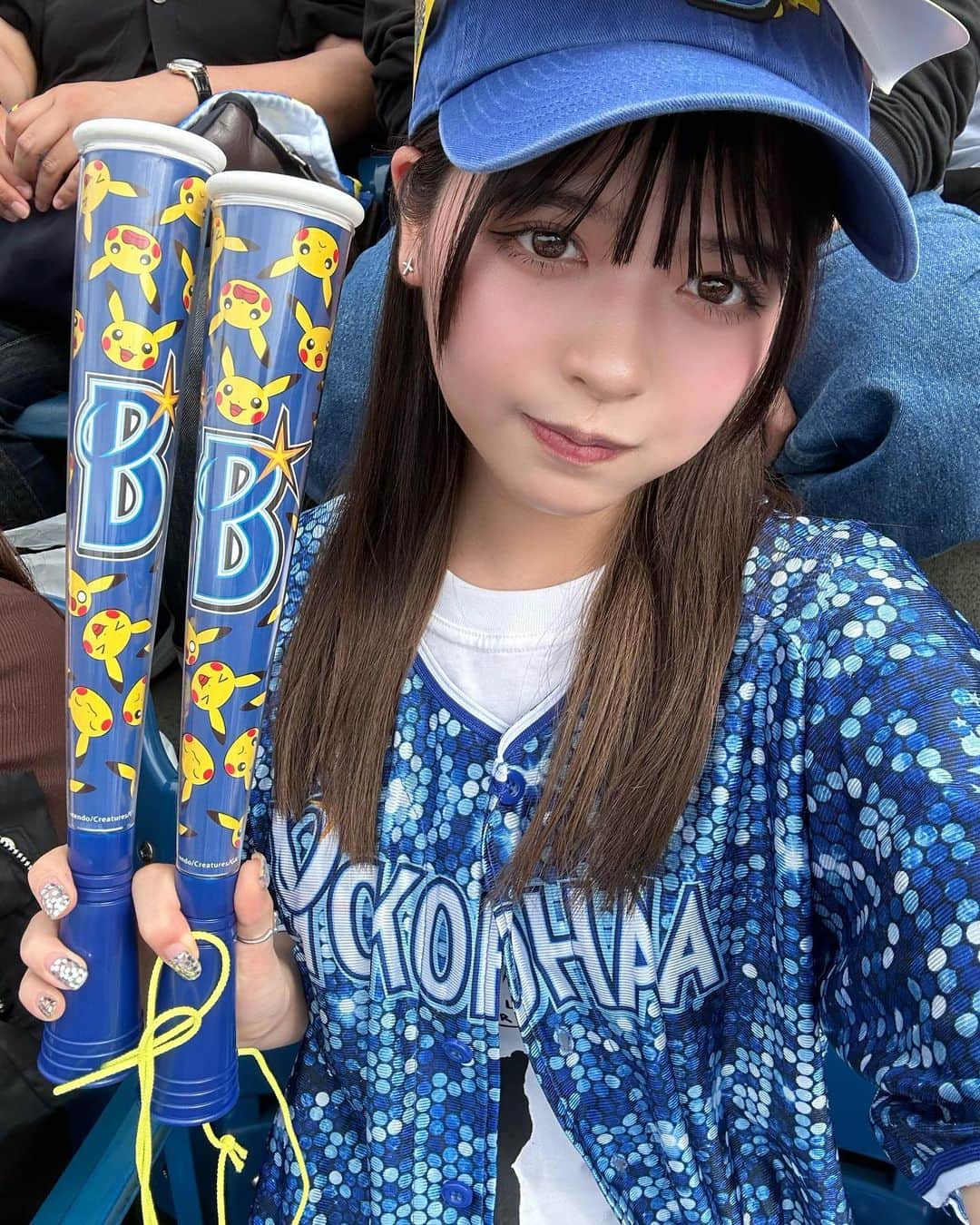景井ひなのインスタグラム：「_ 横浜DeNAと中日ドラゴンズの試合を観に行ってきました！⚾︎ 『ポケモンボールパーク ヨコハマ』が 開催されて、横浜スタジアム一体が ポケモンに染まっていて最高に可愛かったです☺︎🫶🏻  試合結果は悔しくも引き分け😣 元々両親がベイスターズファンという事もあり、 引き続き応援していくぞーー！⚾︎」