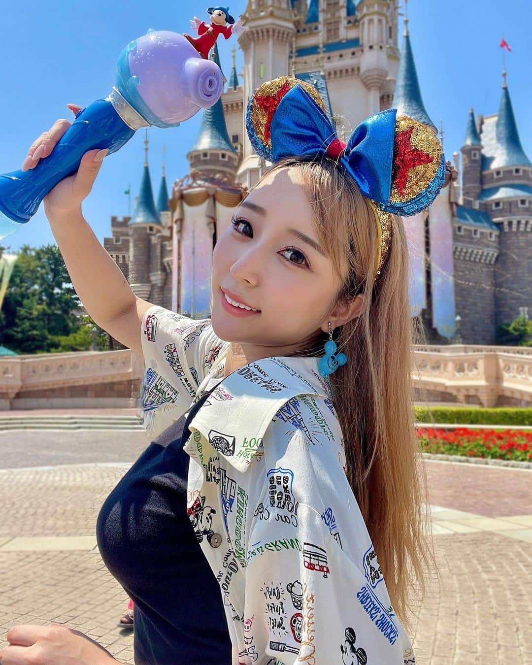 石田みかのインスタグラム：「ディズニー2days . . 石田、ジェットコースター完璧にマスターした偉い。 . . . #ディズニーランド #ディズニーランドグッズ #ディズニーコーデ #ディズニー40周年 #tokyodisneyland」