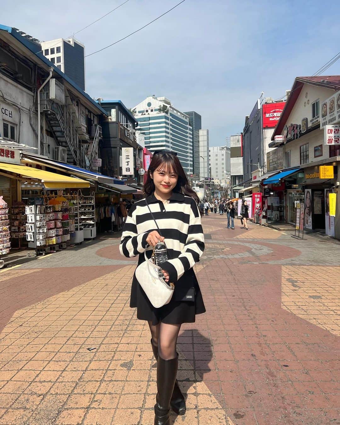大賀咲希さんのインスタグラム写真 - (大賀咲希Instagram)「. 3月に韓国行った時の🇰🇷  エレガントキュートなお友達がしてくれた、エレガントキュートなハーフアップが好評だったので沢山載せます🧏🏻‍♀️♡  てか！韓国のお酒可愛くない！！？  #卒業旅行 #韓国」7月1日 21時52分 - saki_ohga