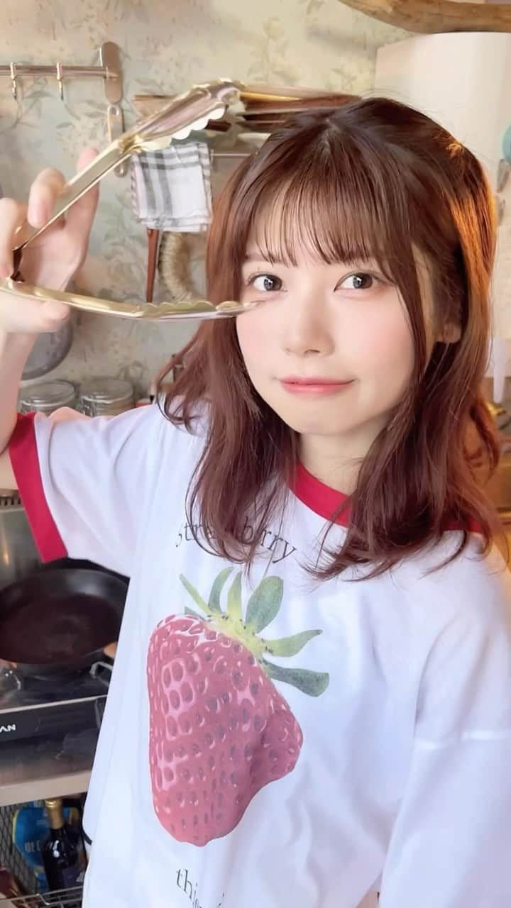 鹿目凛のインスタグラム：「キミがいる日常は、とても楽しい🍓  #でんぱ組inc #鹿目凛 #ぺろりん #アイドル #個展 #ぺろりんのいる日常 #明日まで」