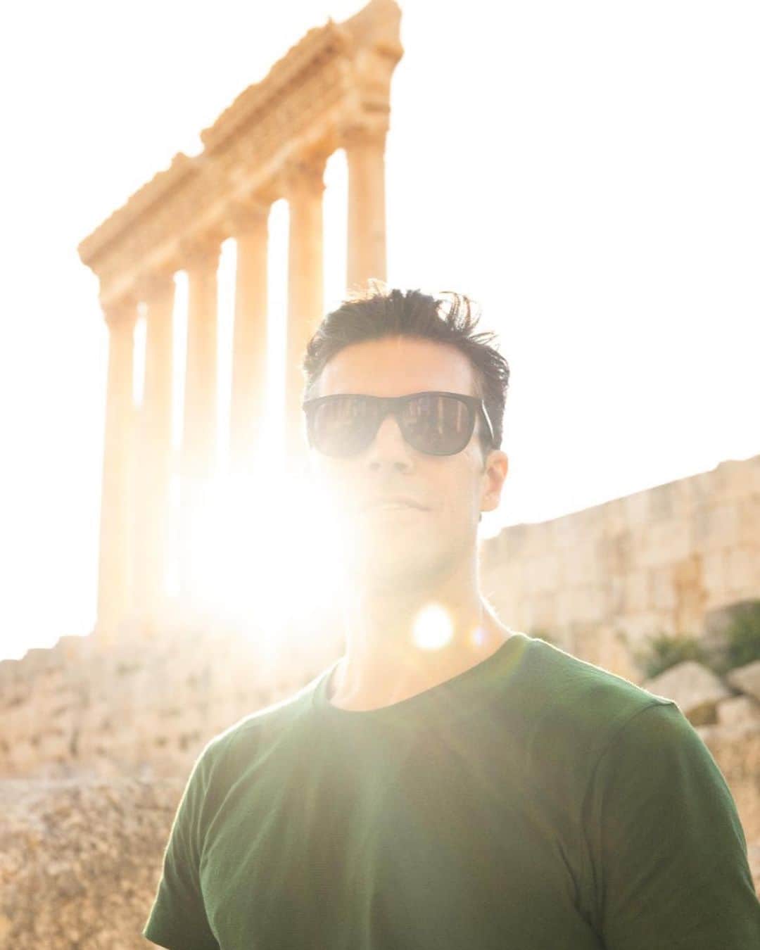 ロベルト・ボッレのインスタグラム：「Baalbek, che in epoche greca e romana era Heliopolis, la città del sole.  @dancersdiary」