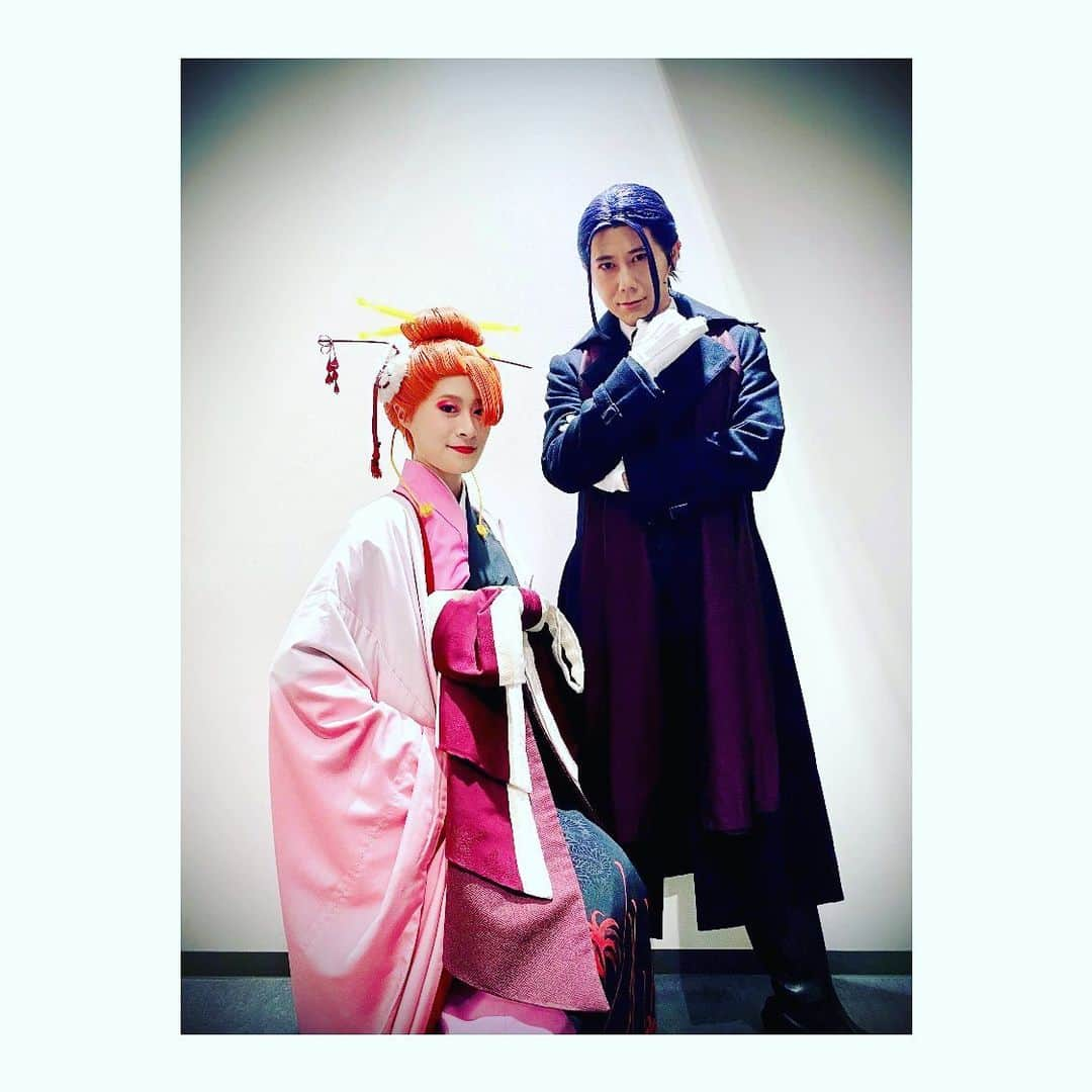 夢月せらさんのインスタグラム写真 - (夢月せらInstagram)「舞台【文豪ストレイドッグス 共喰い】 東京公演９日目ありがとうございました🌸  ついに明日は大千穐楽です。 ６年間、これまで文ステを繋いできた全ての方達の力と想いと共に。 全員で駆け抜けます。  迷ヰ犬達の生き様を、ぜひ見届けてください。  森殿との写真。はて…どこかで見覚えが……🫢   #文ステ  #彼の人からの煮干し」7月1日 22時03分 - seramutsuki