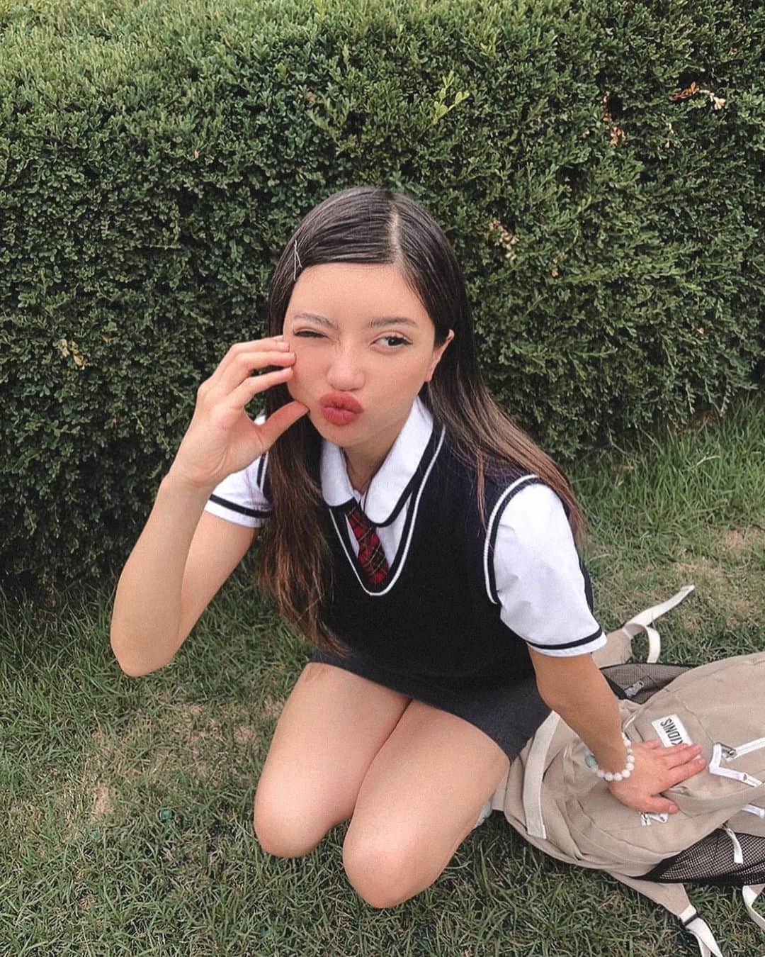 VIENNAのインスタグラム：「28歳の制服許してくれw🫣」
