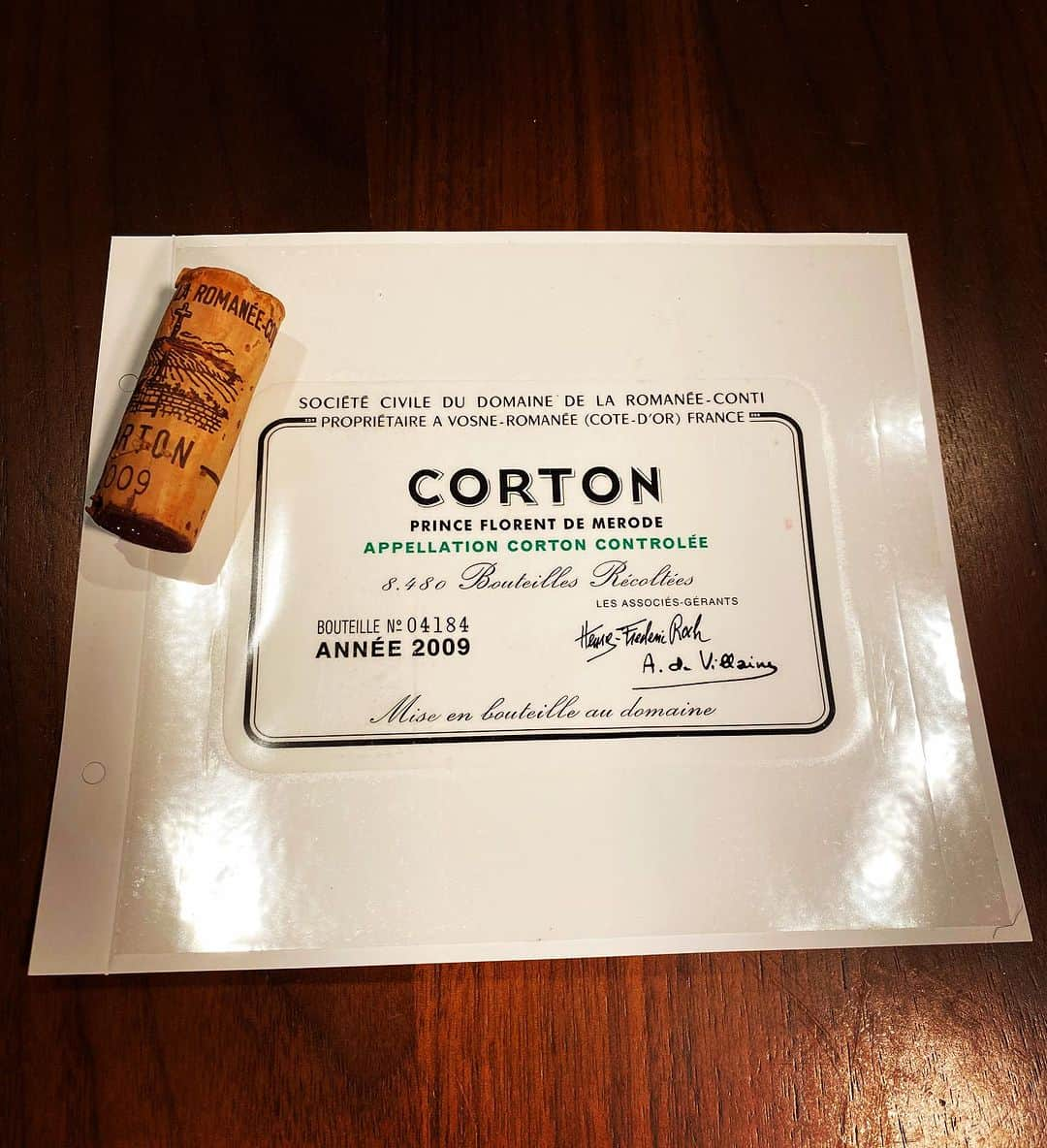 折目遼さんのインスタグラム写真 - (折目遼Instagram)「先日、誕生日のお祝いで頂いたCORTON🍷 エチケットとコルクも送って頂きました。 2009 DRC CORTON （ドメーヌ・ド・ラ・ロマネ・コンティ） #2009drc #corton #domainedelaromaneeconti #birthday #41yearsold」7月1日 21時58分 - oriori0626