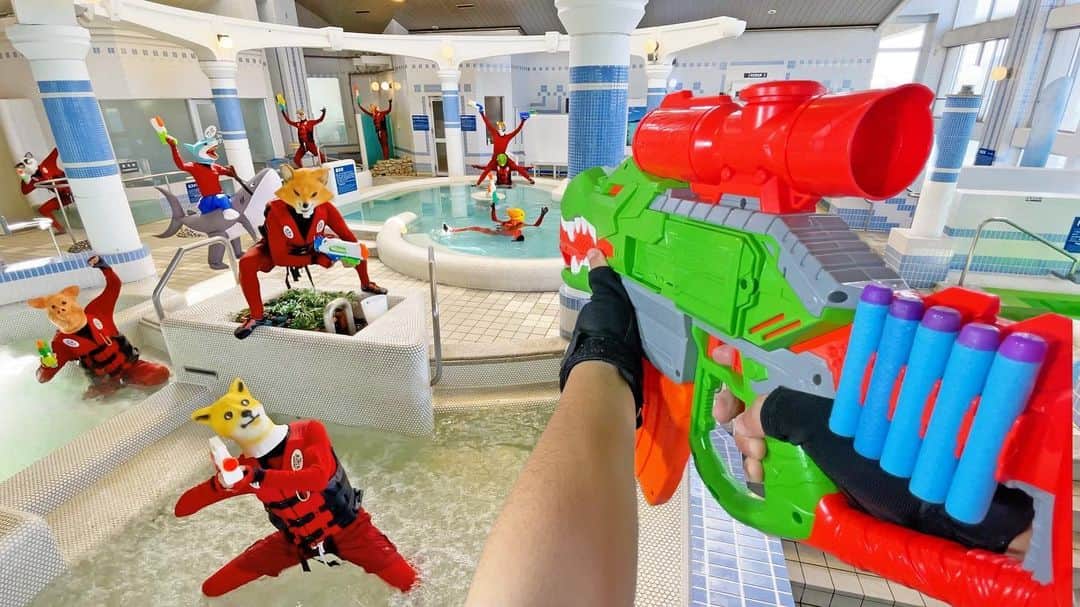 Kamiwaza Trickshotsのインスタグラム：「Nerf War | Water Park & SPA Battle 21🔫 ナーフ戦争 | 香川クアパーク津田＆クアタラソさぬき津田編🔥公開  今回の舞台は香川県にあるスパリゾート施設！！ 海やプール、キャンプ部屋やフィットネスジムなど施設全体を使った熱きナーフの戦いをお見逃しなく😎🔥  @taraso.front  お忙しいなか撮影に全面協力して頂き本当にありがとうございました🙏  @kamiwaza.tomo @nari_kamiwaza @hidetorian  #nerf #nerfwar #nerfgun  #youtube #quatarasosanukitsuda #quaparktsuda #クアタラソさぬき津田 #クアパーク津田」