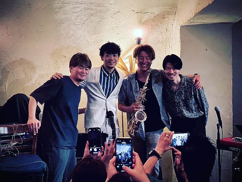 和田昌哉さんのインスタグラム写真 - (和田昌哉Instagram)「YASUTAKE&KENSHI presents In The  Spilit@hyphen ＊ 一緒に演奏した安武くん、堅志くん、オサムくん、お手伝いしてくれた栗原くん、そして僕らを来てくださった方々のおかげで素敵な夜になりました。  ありがとうございました！ ＊ by 和田昌哉 ＊ #和田昌哉 #作家 #作曲家 #作詞家 #アーティスト #ミュージシャン #歌手 #artist #musician #song #sing #write #composer #lyricist #arrange #apple #dtm #photography #love #fashion #art #happy #instagood #instagram #summer #music #japan #fun #live #like」7月1日 22時00分 - masayawada