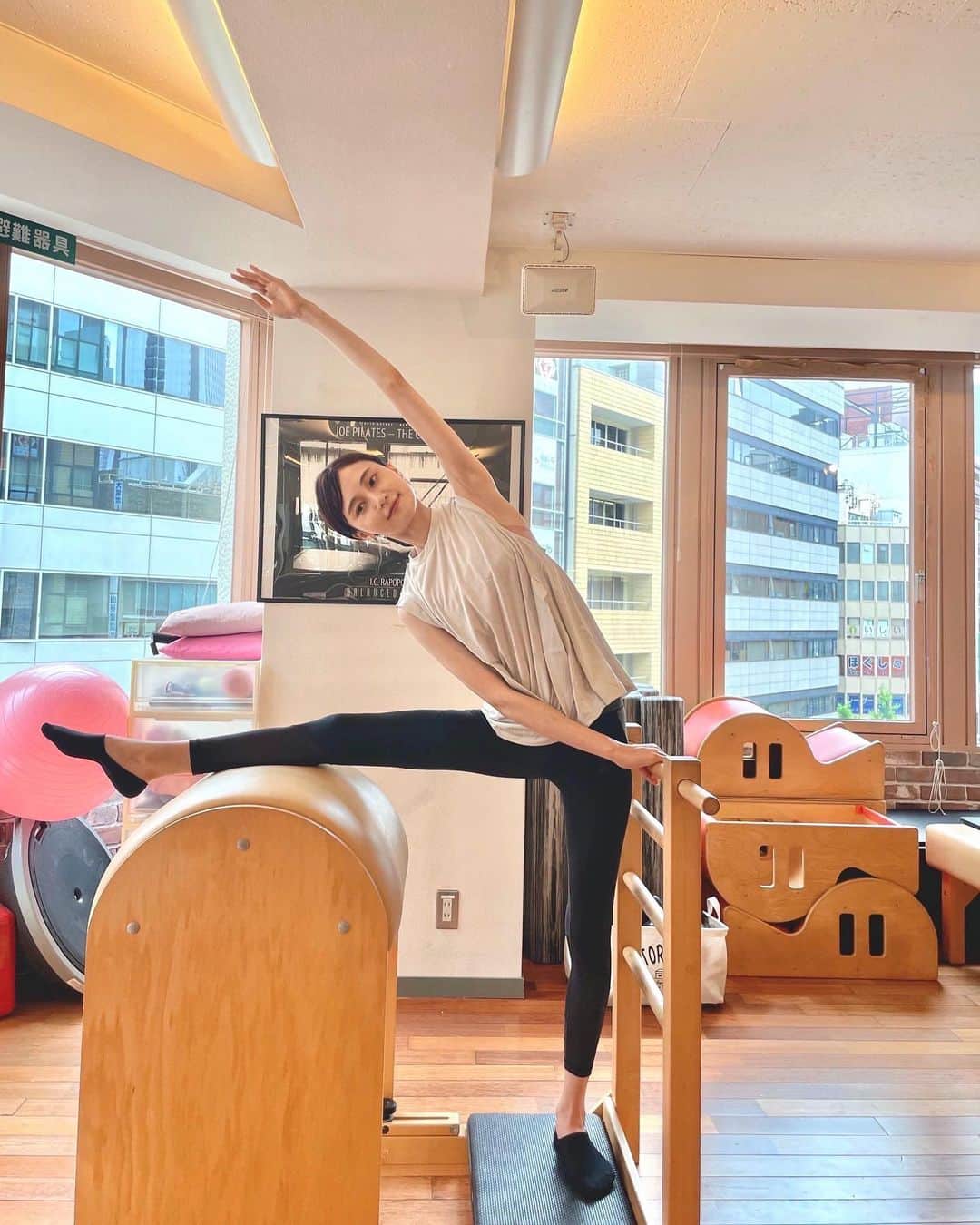 酒井結加さんのインスタグラム写真 - (酒井結加Instagram)「『pilates』  ピラティス体験🤸‍♀️ @zenplace_official   筋トレとはまた違うアプローチで 骨や呼吸を意識しながらの運動。 呼吸も姿勢も自然と良くなっていて スッキリー！  メンタルケアにもいいから 毎日よりハッピーに過ごせそう♪  心身共に健康にいられるように 続けてみようかな♡  #zenplace#ピラティス#ピラティスレッスン」7月1日 13時04分 - syukas