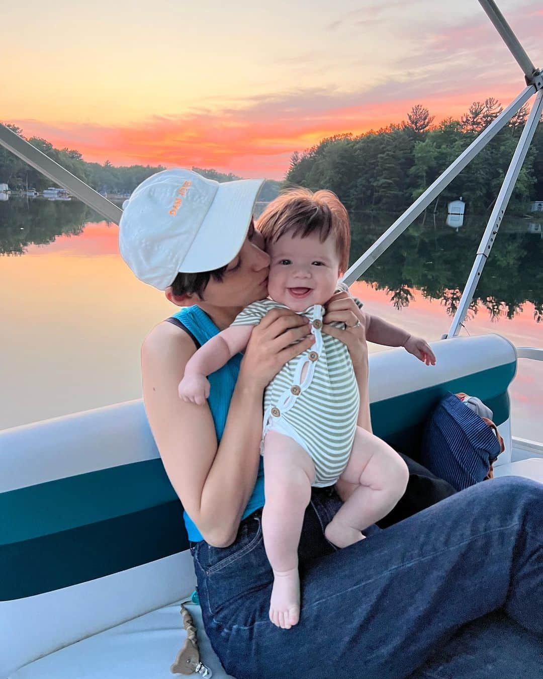サンドバーグ直美のインスタグラム：「This is #34 🕊️🕊️  And happy 4th month to Louis, and 4 years of @hazelle_wear 😍  This is a new chapter in my life with lots of big changes!!  Thank you @danhimes for the greatest gift🐣and making the transitions a lot easier for us. I love our little family❤️❤️  I’m so grateful for friends and family from near to far for the endless love and support🥺 it hasn’t always been easy, so even the smallest messages would brighten up my day. Thank you, thank you, thank you❤️❤️」