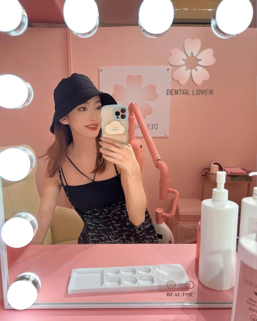 杉山佳那恵さんのインスタグラム写真 - (杉山佳那恵Instagram)「@dentallover_ebisu に またまた行ってきたよ😛💕  セルフホワイトニングって自由で快適〜✨  最先端のホワイトニングサロンで 自然な白さを目指しつつ 虫歯予防もしてくれるから最高👏✨  初月5390円で通い放題で 痛みも少ないので続けやすいし 恵比寿の駅近で通いやすいよっ✨  めちゃくちゃオススメなので是非っ💗  #デンタルラバー恵比寿#デンタルラバー#スーパーホワイトLV#スーパーブレス#LEDラバー#LEDLOVER」7月1日 13時29分 - kanaxxy_0421