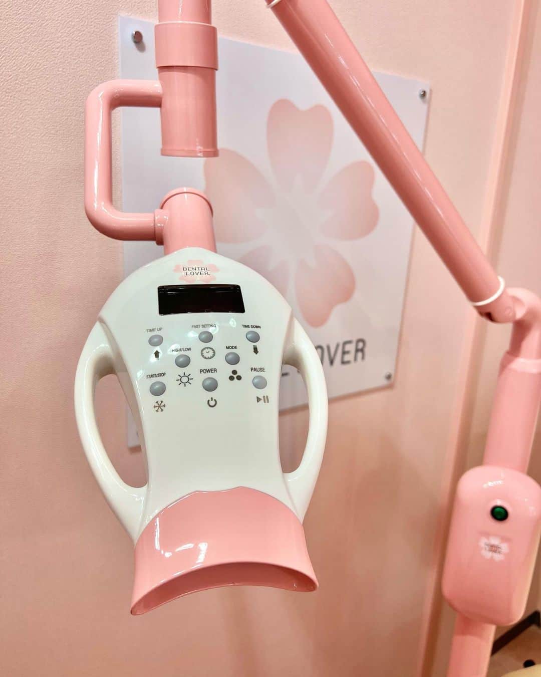 杉山佳那恵さんのインスタグラム写真 - (杉山佳那恵Instagram)「@dentallover_ebisu に またまた行ってきたよ😛💕  セルフホワイトニングって自由で快適〜✨  最先端のホワイトニングサロンで 自然な白さを目指しつつ 虫歯予防もしてくれるから最高👏✨  初月5390円で通い放題で 痛みも少ないので続けやすいし 恵比寿の駅近で通いやすいよっ✨  めちゃくちゃオススメなので是非っ💗  #デンタルラバー恵比寿#デンタルラバー#スーパーホワイトLV#スーパーブレス#LEDラバー#LEDLOVER」7月1日 13時29分 - kanaxxy_0421