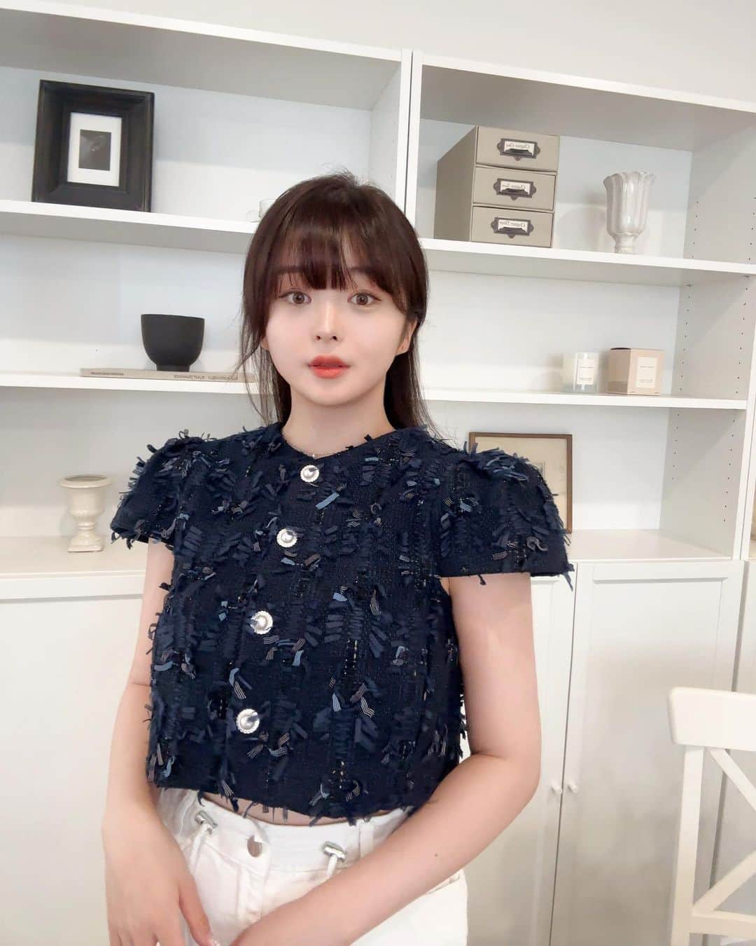 スヒョンのインスタグラム：「♥ 이 글 보시는 모든 무병님들 2023년이 벌써 반이나 지나갔어용 👼🏻 남은 반년도 우리 파이팅하고 7월은 7배로 행복하세용 🫶🏻 ⠀⠀⠀ 간만에 10장 다 맘에 드는 사진이라 10장 꽉.. ☁️ ⠀⠀⠀ 기다리셨던 의류들은 오늘부터 차근차근 업데이트 예정임다 ! ⠀⠀⠀ 의류 스포 소식은 게시물보다 스토리에 많이 올리니까 스토리로 확인 부탁으려요 ( 그리고 다음주는 누텔라도 오픈임 🍫) 𝑱𝒂𝒏𝒈𝒔𝒖𝒉𝒚𝒖𝒏」