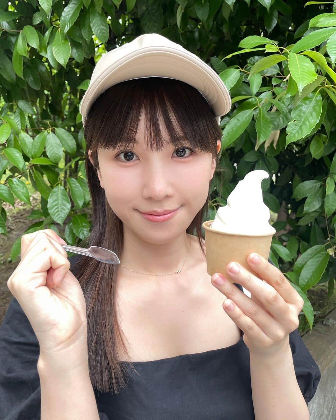 のインスタグラム：「もう7月じゃねぇ‎🤍‪🍦‬🙌  #似たような5枚 #もぐもぐ  #冷を求めて   #🍨#‪🍦‬#‎🤍  #portrait #japanesegirl #ig_japan #followme #健康美 #彼女 #日本的 #道重佐保 #michishigesaho」
