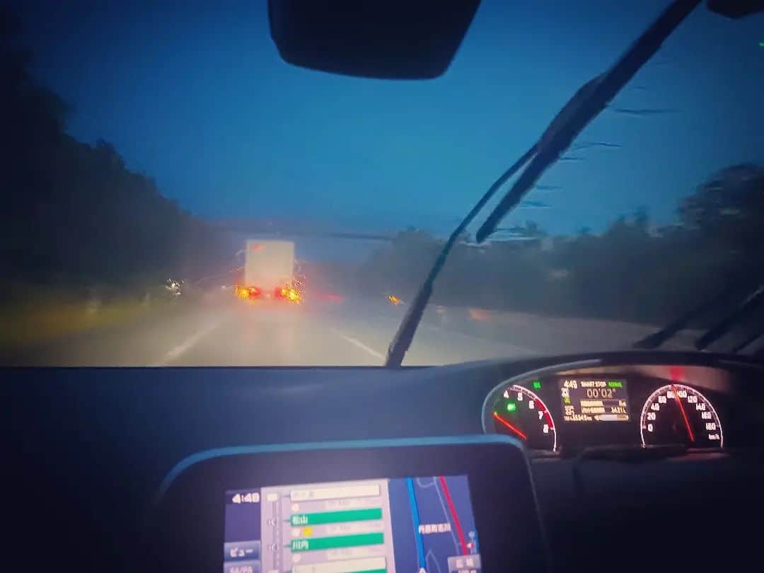 松本隆博のインスタグラム：「。⁡ ⁡ものすごい雨でした、こんな豪雨⁡ ⁡は経験ないです⛈️⚡(´∩ω∩｀)💦⁡ 札幌からの帰り便、LCC安定の(￣▽￣;)、⁡⁡ ⁡1時間遅れの到着で、関空に⁡ ⁡着いて車に乗り込んだのが零時💦。⁡ 0:30発の⁡和歌山→徳島行きフェリー⁡ ⁡には乗れず、⁡ナベちゃん頑張って⁡ ⁡車運転してくれた🚗³₃(￣▽￣;)。⁡ ⁡そしてこの記録的豪雨。⁡ ⁡水上ボートと同じ感覚で⁡ ⁡得した気分だわ( ᴖ ·̫ ᴖ )。。⁡ ⁡5時間超掛けて松山戻り死んだよう⁡ ⁡に眠りました。⁡ ⁡松山市内、床下浸水の箇所もあり⁡ ⁡避難指示も出ております皆さん本当に⁡ ⁡気を付けて‼️‼️‼️‼️⁡⁡ ⁡ ⁡そして…こんな豪雨に夜中高速で帰る⁡ ⁡なんて暴挙は止めましょう。。⁡ ⁡⁡ 還暦少年 松本隆博 ⁡」