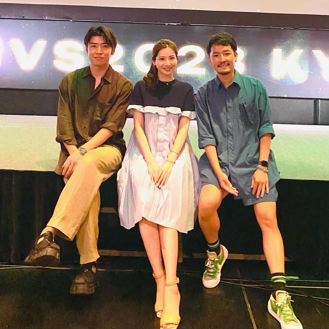 のインスタグラム：「Was a fun session at IVS Kyoto 2023 with my bro and sis!!!  敬愛なるスタートアップ経営者のお二人とIVS京都で楽しく登壇させて頂きました。  「スタートアップ経営者のメディア戦略」というタイトルだったのですが、 @haohaohaokun が素晴らしいファシリテーションをしてくれました。 @mikiozaki_ ちゃんのお話も横で聞いていてとても良い刺激になりました🌹何よりもたくさんの方々が聴きに来てくださって嬉しかったです。最近の仕事は、自分の事業でJカーブを掘ってスタートアップとして邁進するというよりかは、様々なジャンルのスタートアップ起業のビジネスと組織開発を支援する側でやっていたりします。 #web3 #communitytech #d2c #hrtech #fintech #proptech #greentechとジャンルは様々ですが、改めて色々なジャンルを勉強しながら！  社会人人生は最低でも60年あると思っているので、まだ18年目だし、 #nevertoolatetostart の精神でチャレンジしていきます！登壇してておもったけど、やはり自分には古巣のサイバーエージェントの血が流れているんだなと実感すると今までの先輩、同僚、後輩に感謝ですわ。  #ivs #kyoto #startup #bachelor #bachelorette #ex #cyberagent」