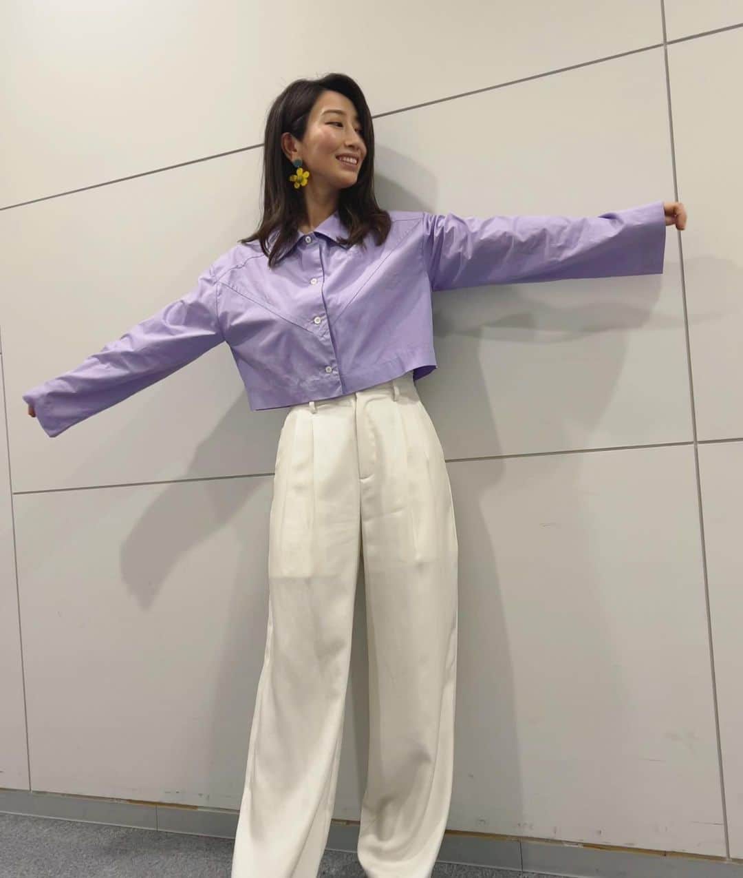 木嶋真優のインスタグラム：「今日は朝から生放送『土曜はナニする！？』 ご覧くださった方ありがとうございました💜 いつもロケでお世話になっていた番組に 初スタジオで出させて頂きました🙏 破壊的に山里さんとロバート秋山さんとの 🚗ドライブロケが面白かった🤣 皆さん良い週末を過ごしてね🍆 来週末は7/8札幌hitaru 7/16ブルーノート東京🎻(ブルーノートは残席少ないのでお早めに🙏)絶賛リハ中💫 🍆はいっ」