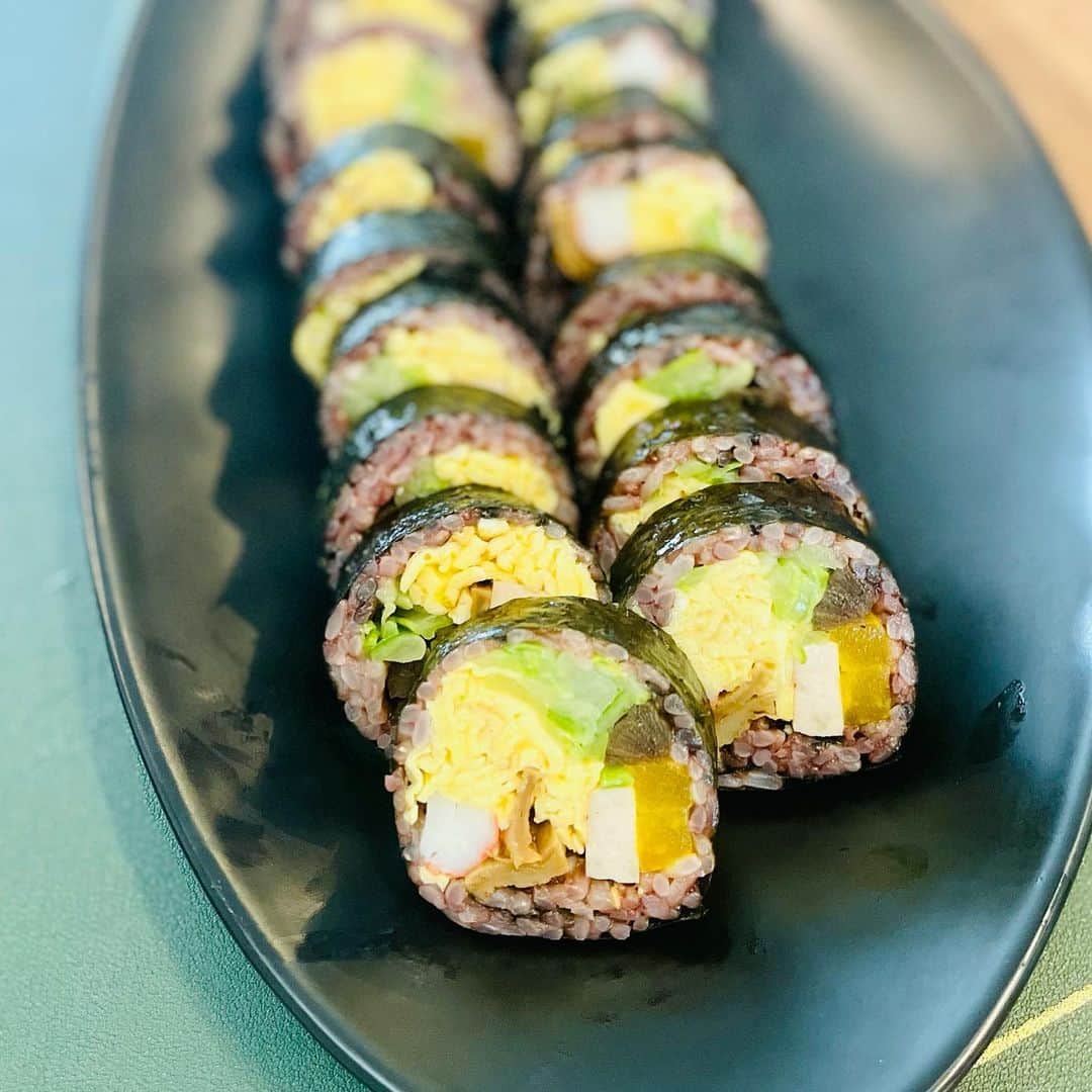 リュ・スヨンのインスタグラム：「. 주말엔 김밥  #kimbap #오늘은당근없이」