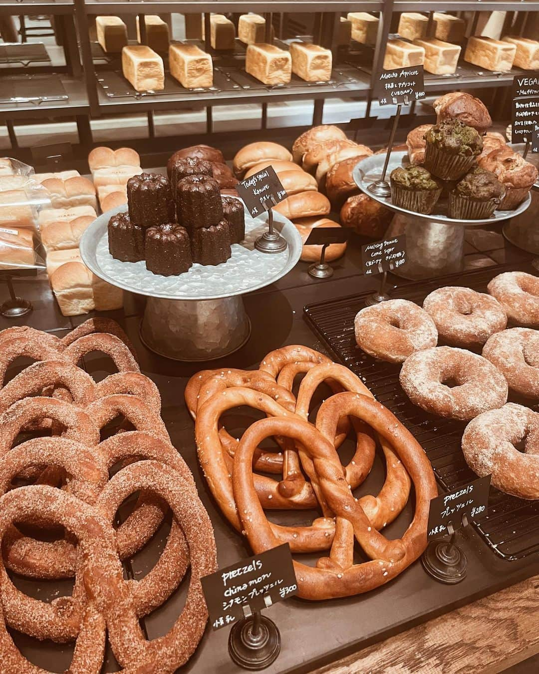 akiiiii1025さんのインスタグラム写真 - (akiiiii1025Instagram)「⁡ 🥯🍩🧁🥨🍞💛  ⁡ ⁡ ⁡ ⁡ #cicon#nohgahotel#kyoto#kyotocafe #donut#muffin#bread#bakery #京都#京都ホテル#ホテルランチ#パン屋さん #京都パン屋#ベーカリー#ドーナツ#マフィン #京都ランチ#京都カフェ#京都カフェ巡り #男の子ママ#大阪ママ#北摂ママ#2児ママ #兄弟ママ#2歳差育児#こどものいる暮らし」7月1日 14時40分 - akiiiii1025