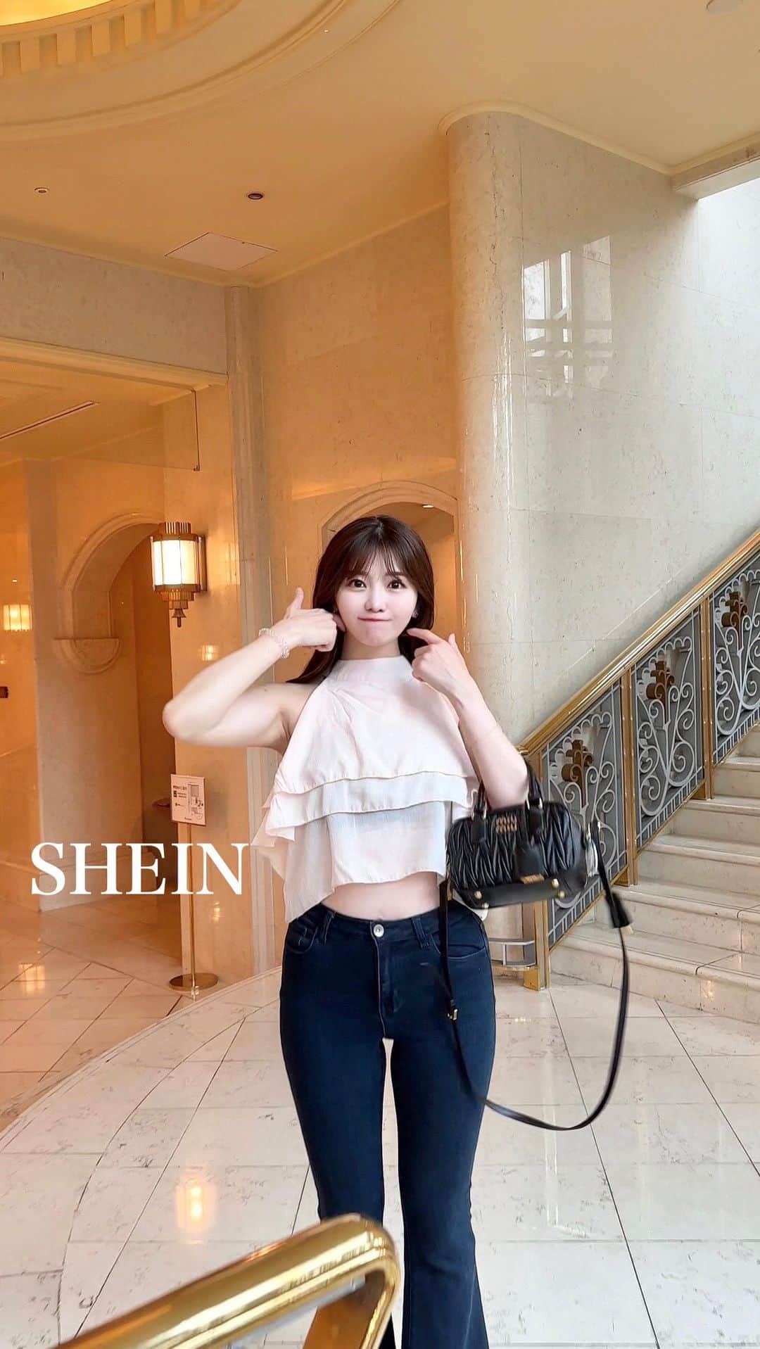 のインスタグラム：「🐷♡ ˎˊ˗ ㅤㅤㅤㅤㅤㅤㅤㅤㅤㅤㅤㅤㅤ @shein_japan のトップスがお気に入りすぎる☺︎ ㅤㅤㅤㅤㅤㅤㅤㅤㅤㅤㅤㅤㅤ 大人っぽい色気があるコーデがすき.∘ ㅤㅤㅤㅤㅤㅤㅤㅤㅤㅤㅤㅤㅤ 最近は髪の毛を綺麗にすることにも ちからを入れているのさ〜〜🤍 ㅤㅤㅤㅤㅤㅤㅤㅤㅤㅤㅤㅤㅤ ㅤㅤㅤㅤㅤㅤㅤㅤㅤㅤㅤㅤㅤ ㅤㅤㅤㅤㅤㅤㅤㅤㅤㅤㅤㅤㅤ #ootd #code #shein #shein購入品 #grl購入品 #クレイル #デニムコーデ #韓国ファッション #ワンホンコーデ #フレンチガーリー」