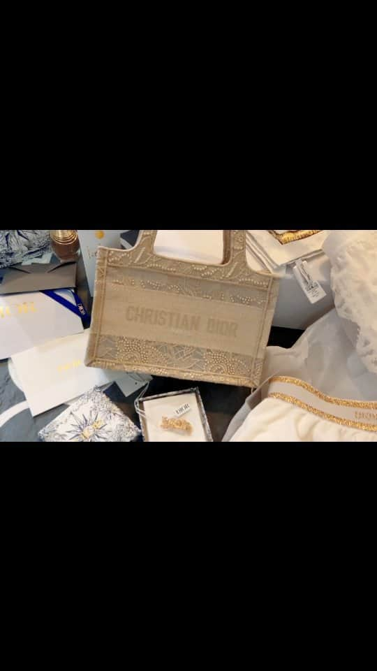 연초아のインスタグラム：「Dior day🧡 #dior #shopping #daily #unboxing」