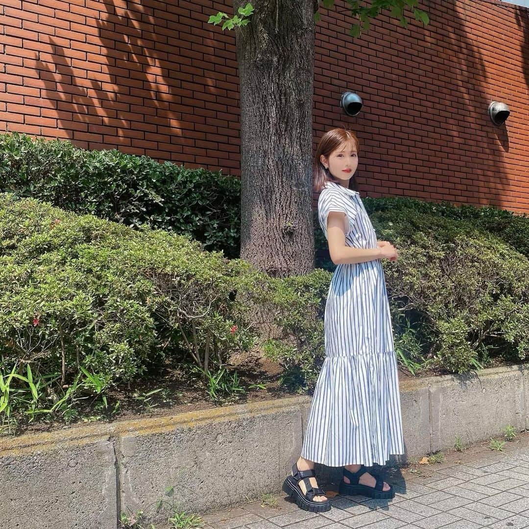 谷川愛梨のインスタグラム：「: 7月〜🌻🍉👒  今年の夏は、遠出して自然感じたり 美味しいものたくさん食べるだけの リフレッシュ旅行もしたいし 浴衣着てお祭りにも行きたいし 可愛い水着で海やプールにも行きたい👙🏖 あと、BBQと花火も🍖🍻🧨🎆  やりたいこといっぱい⑅୨୧⑅* 楽しいこと沢山できるといいなぁ☀️  👗 @lialapg ❤︎ 一枚でサラッと着れちゃうので 涼しいし可愛いしお気に入りのワンピース💎」